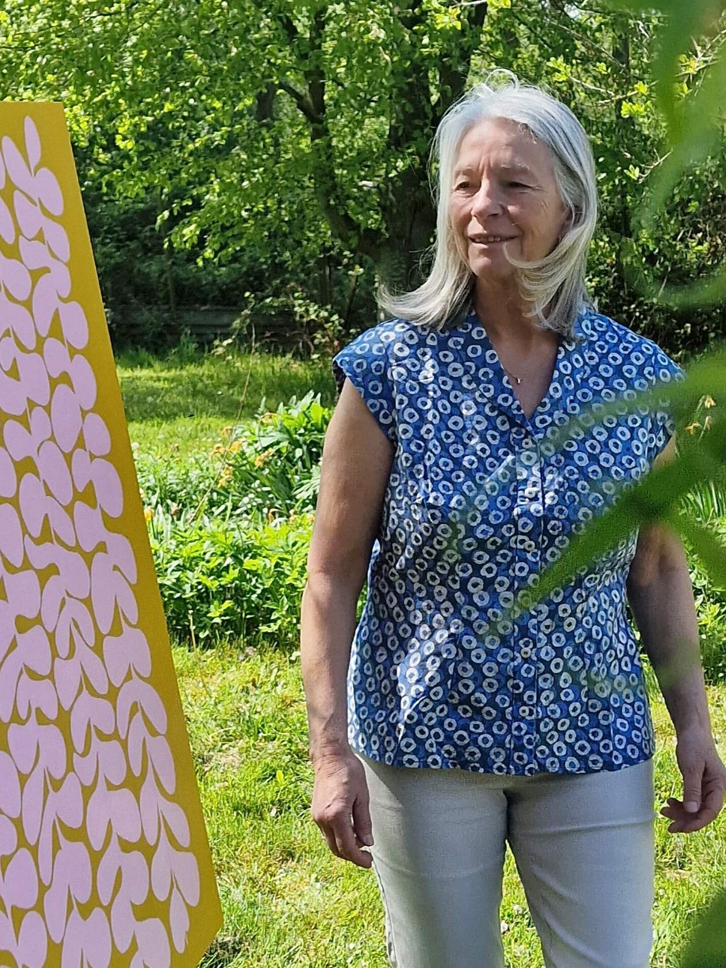 Retro bluse med små vingeærmer