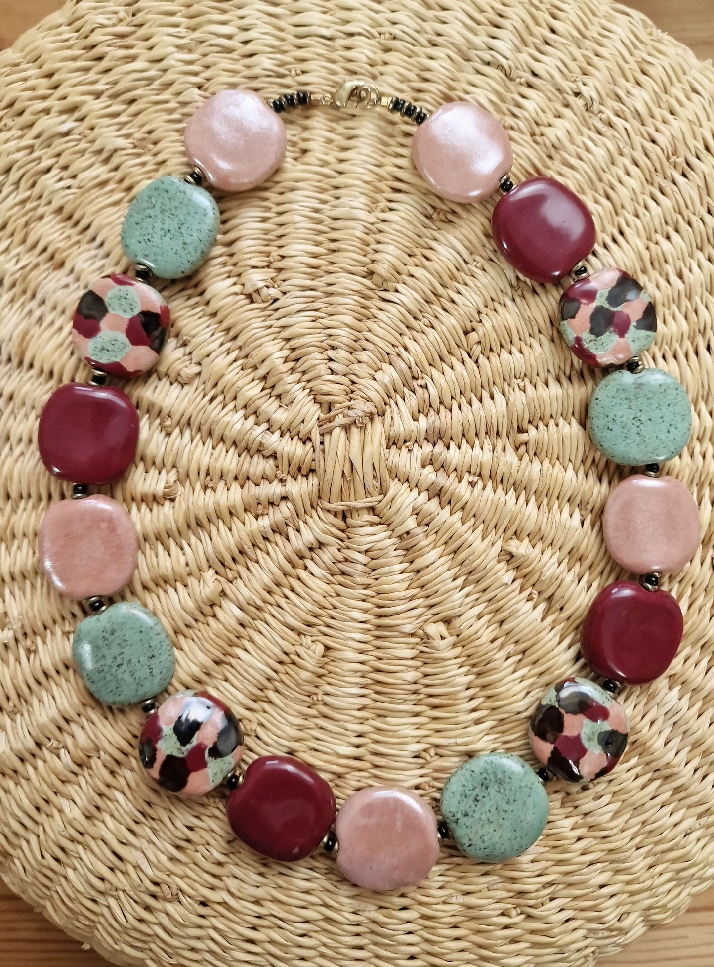 Halskæde med flade perler