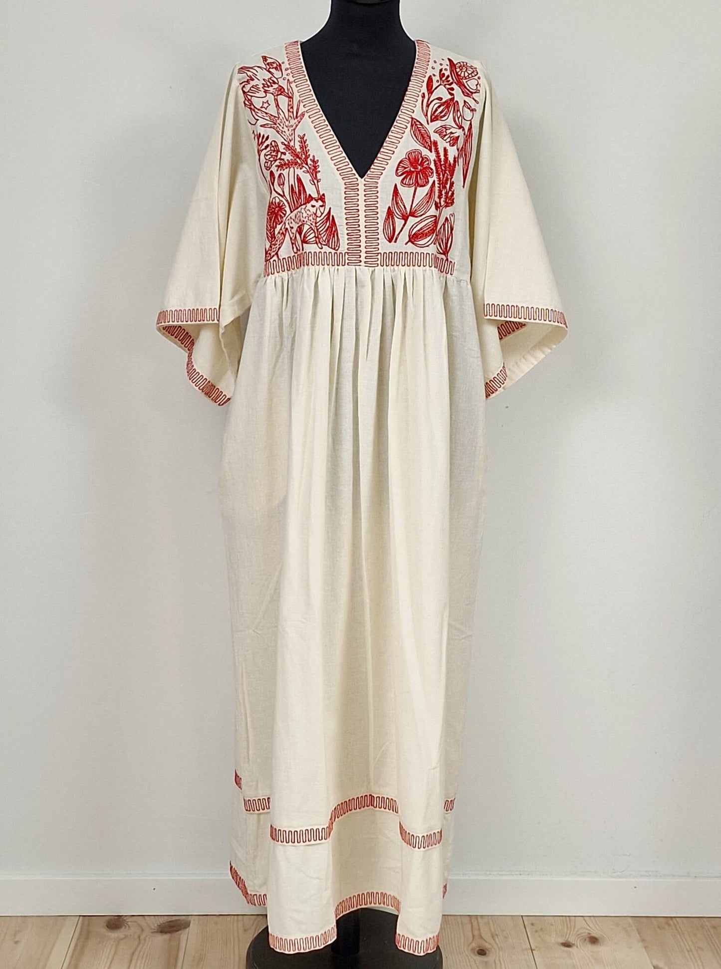 Lang kjole med broderi