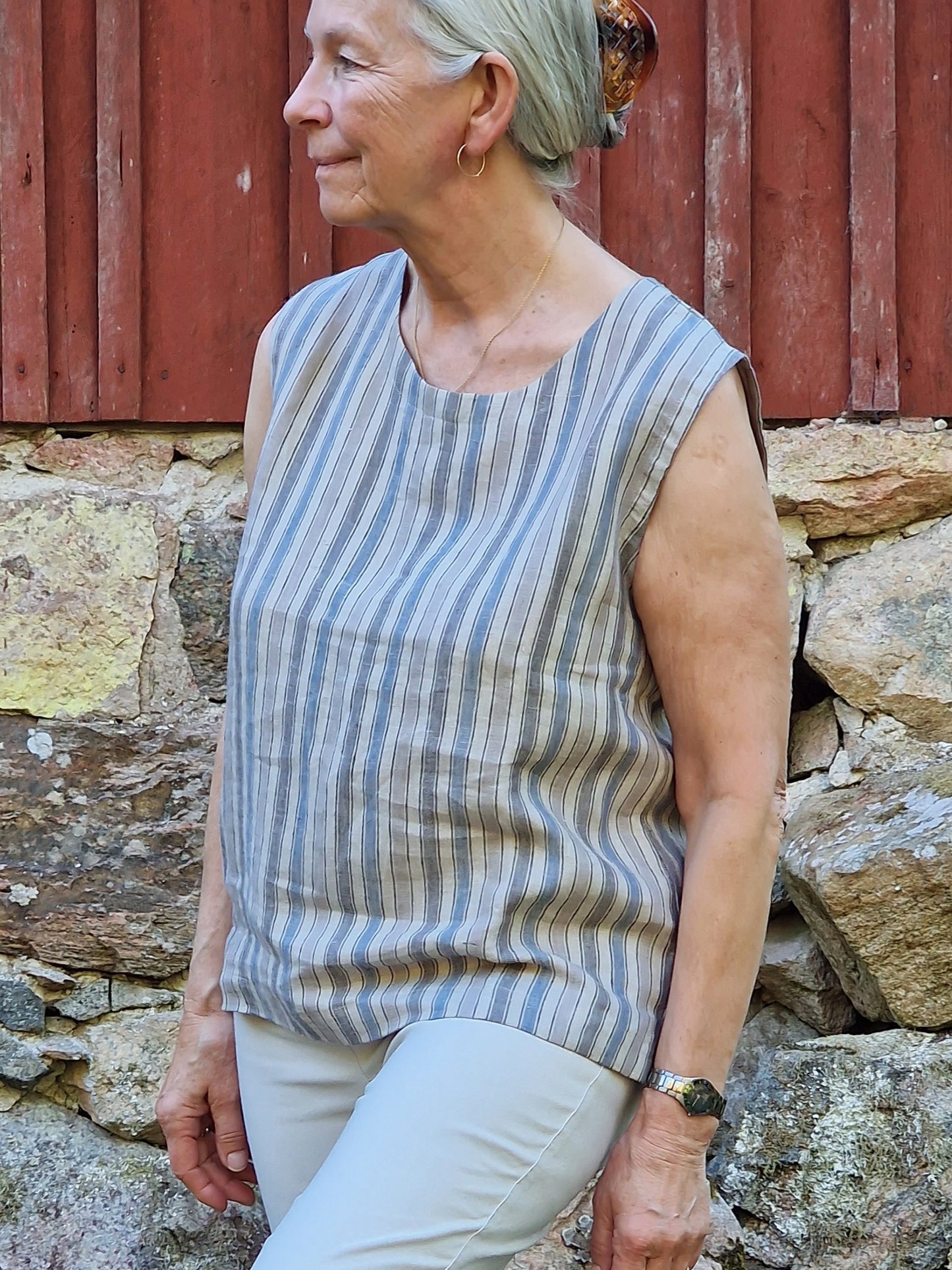 Stribet top i flere farver