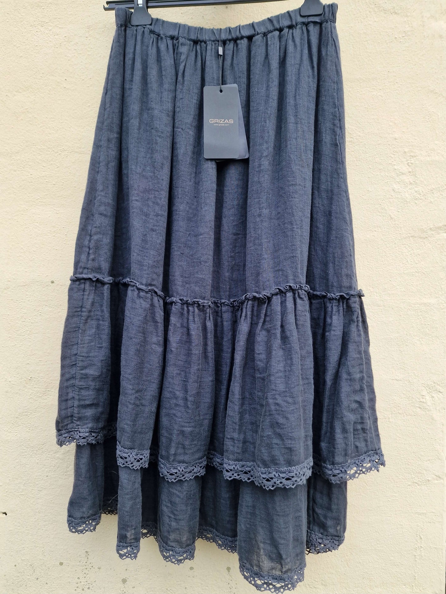 Nederdel i 2 lag med lille blonde. SPAR mere end 65%