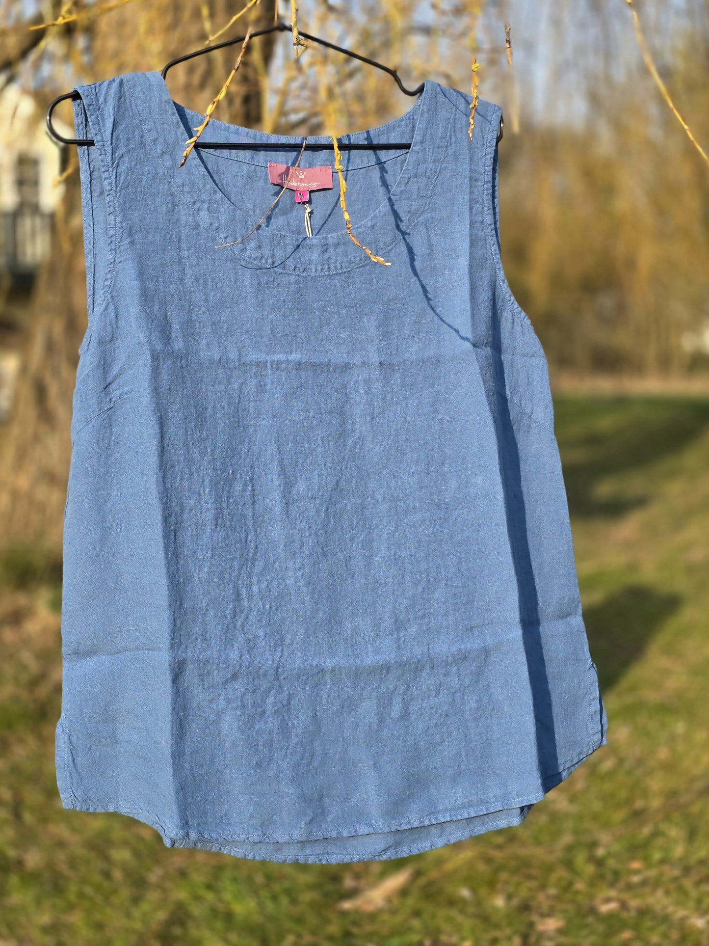 Ensfarvet top