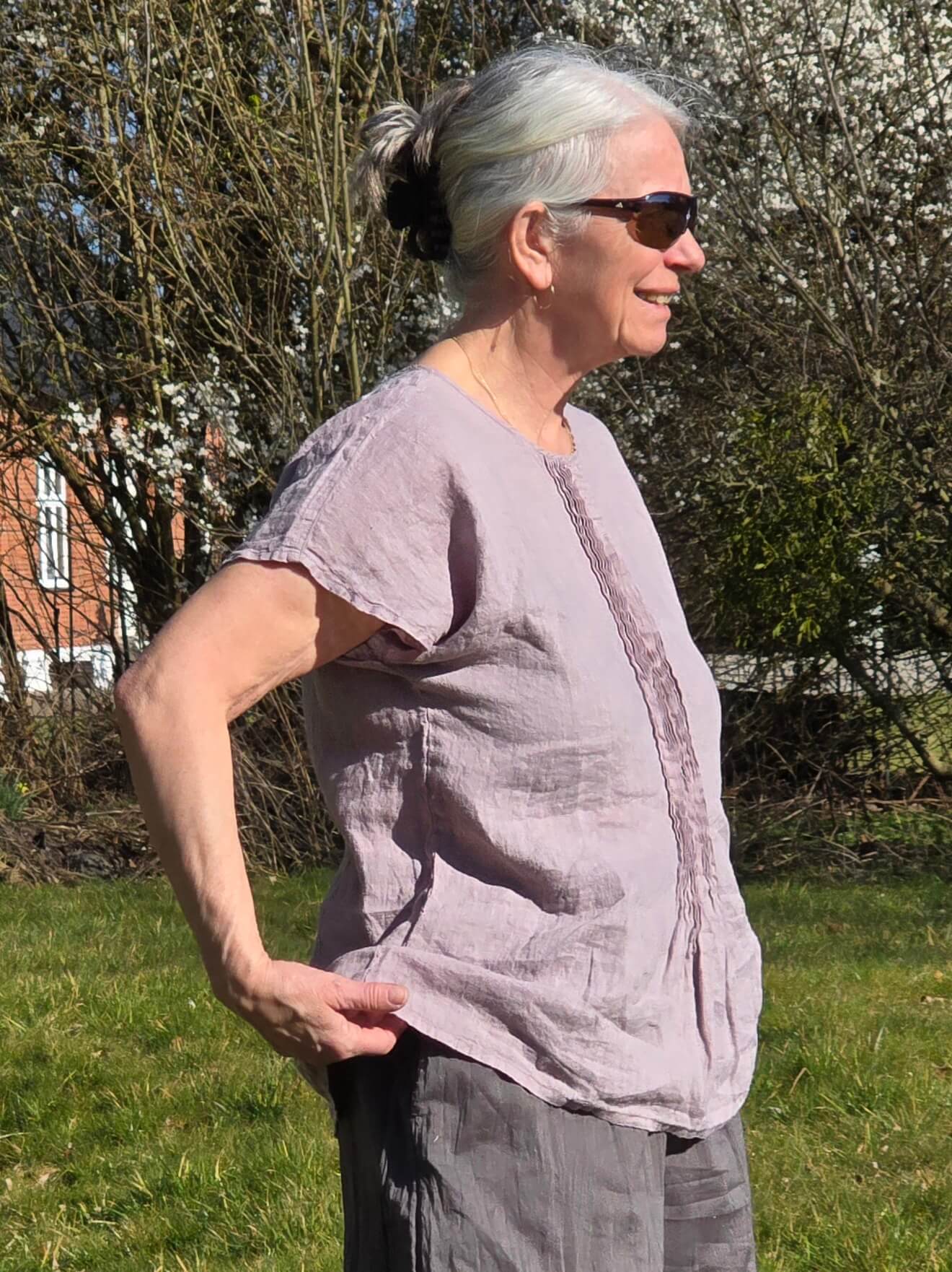 Hørbluse med bieser