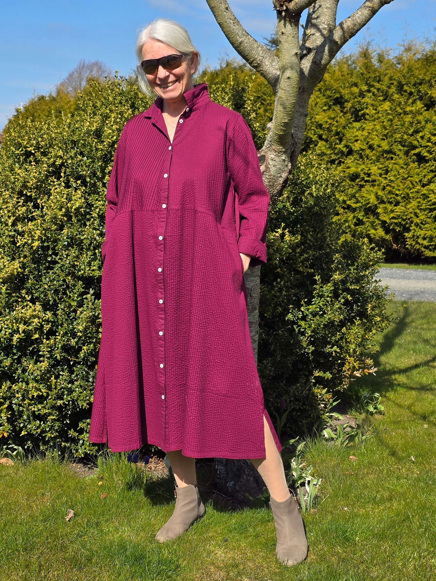 Ceriserød skjortekjole