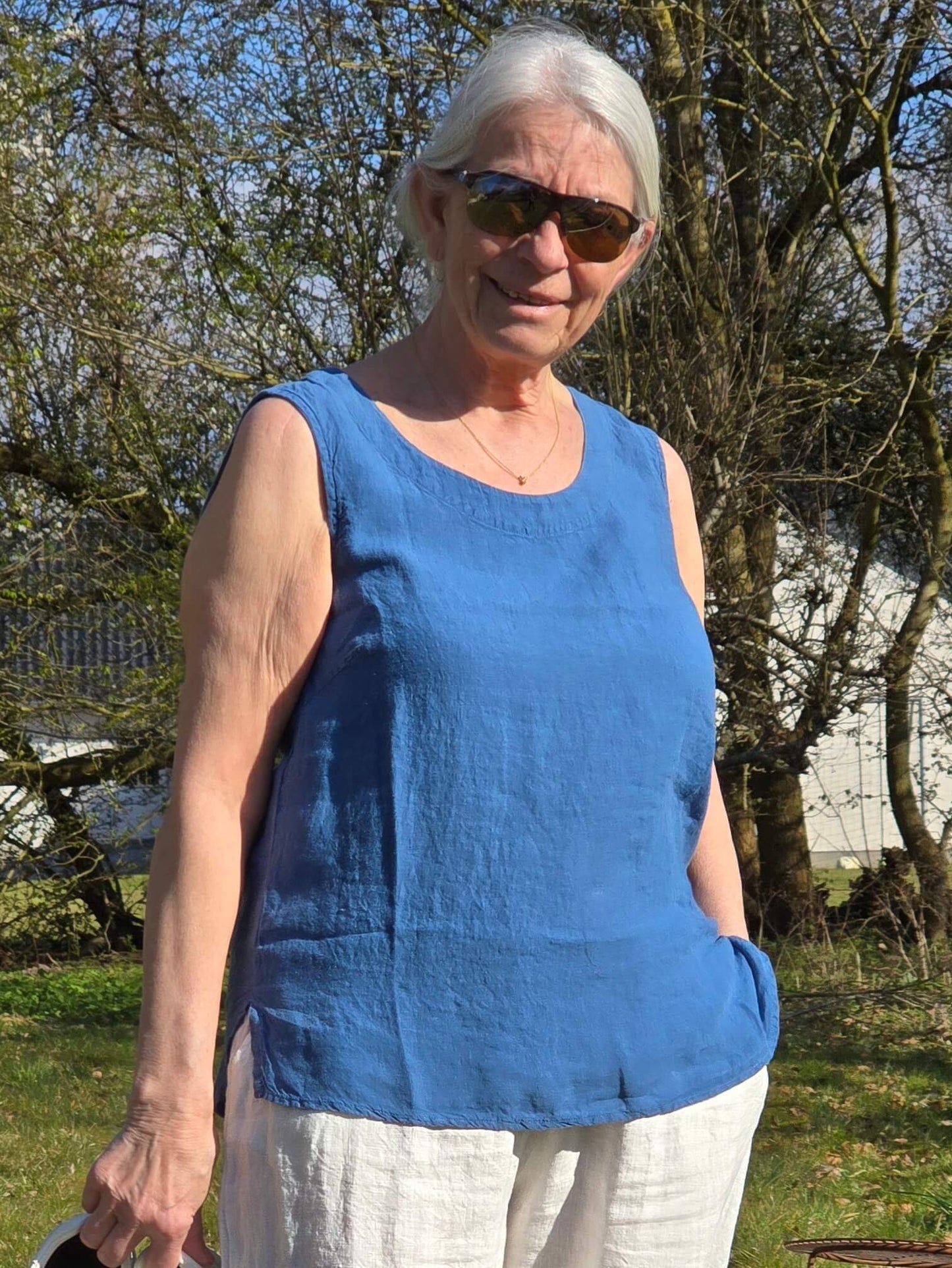 Ensfarvet top
