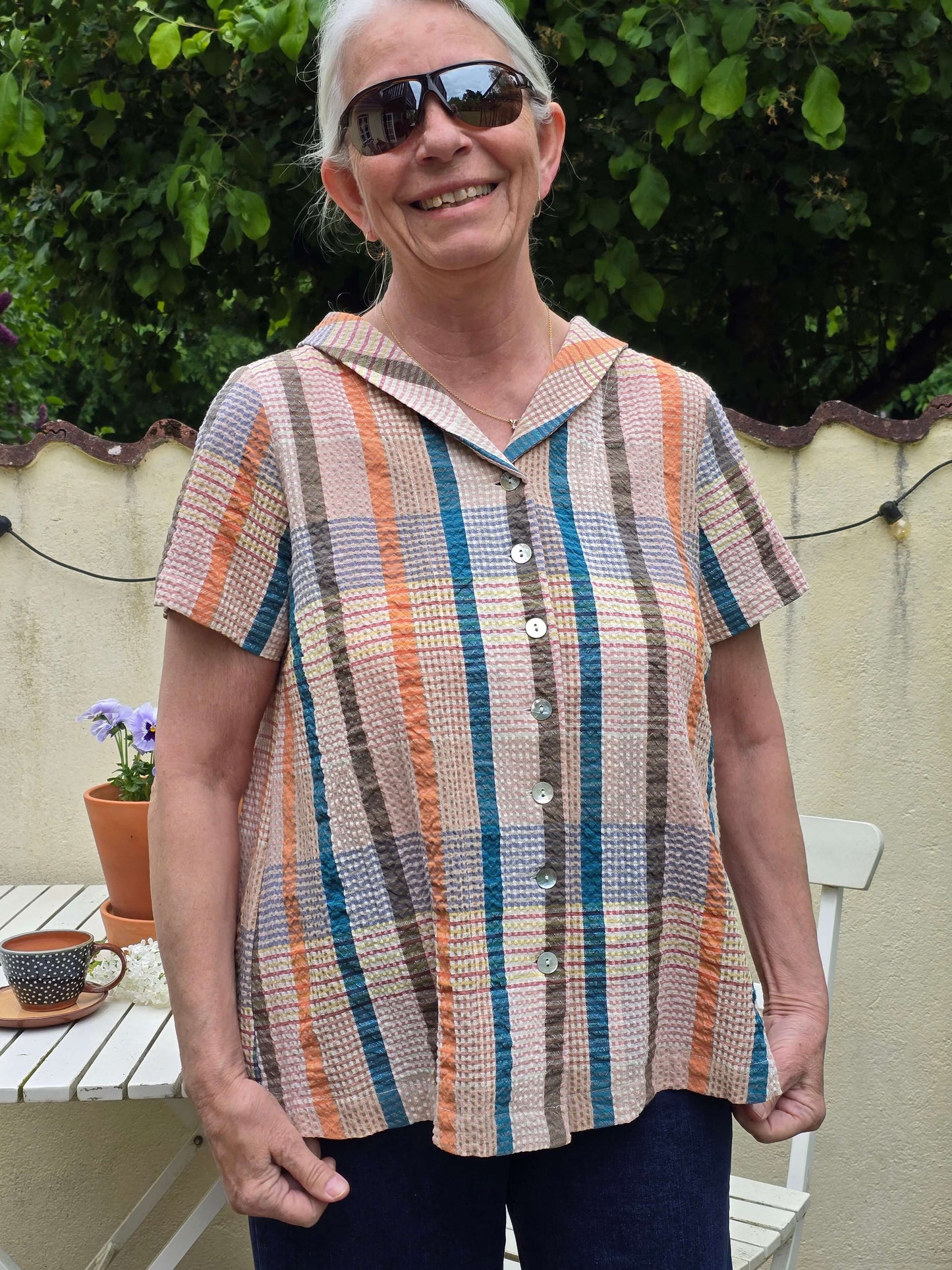 Multiternet sommer bluse med knapper. SPAR 59%
