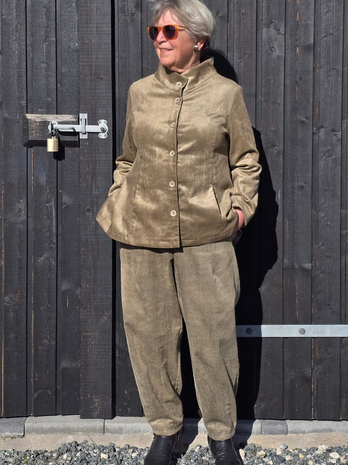 Fløjlsbukser med super pasform og i 2 farver