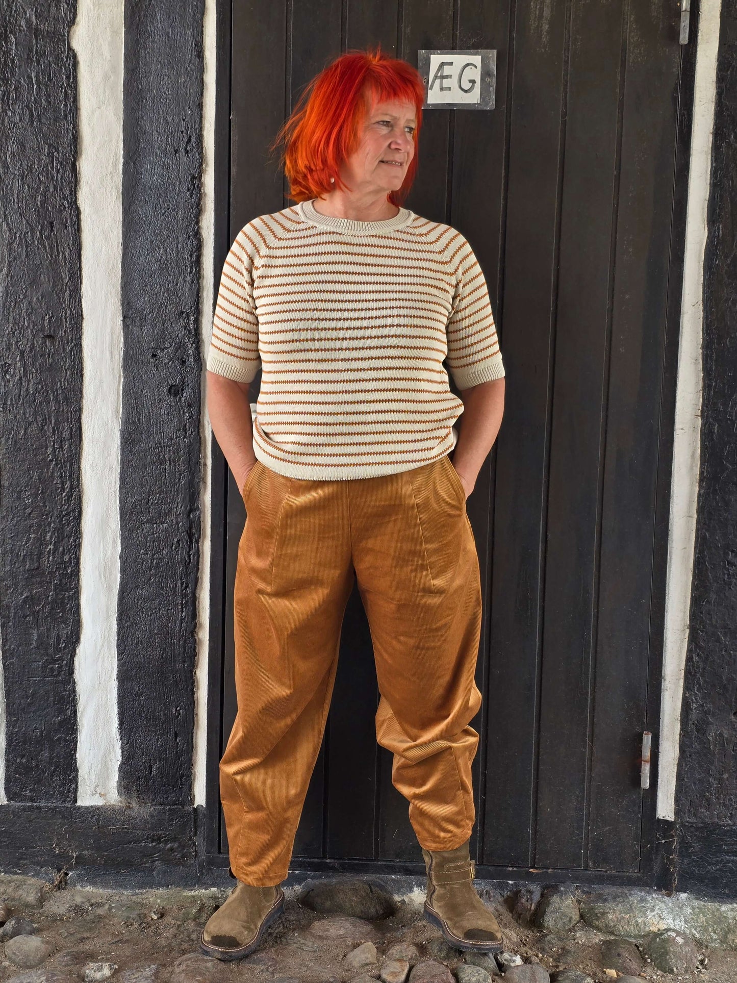 Strikket bluse med gyldne striber