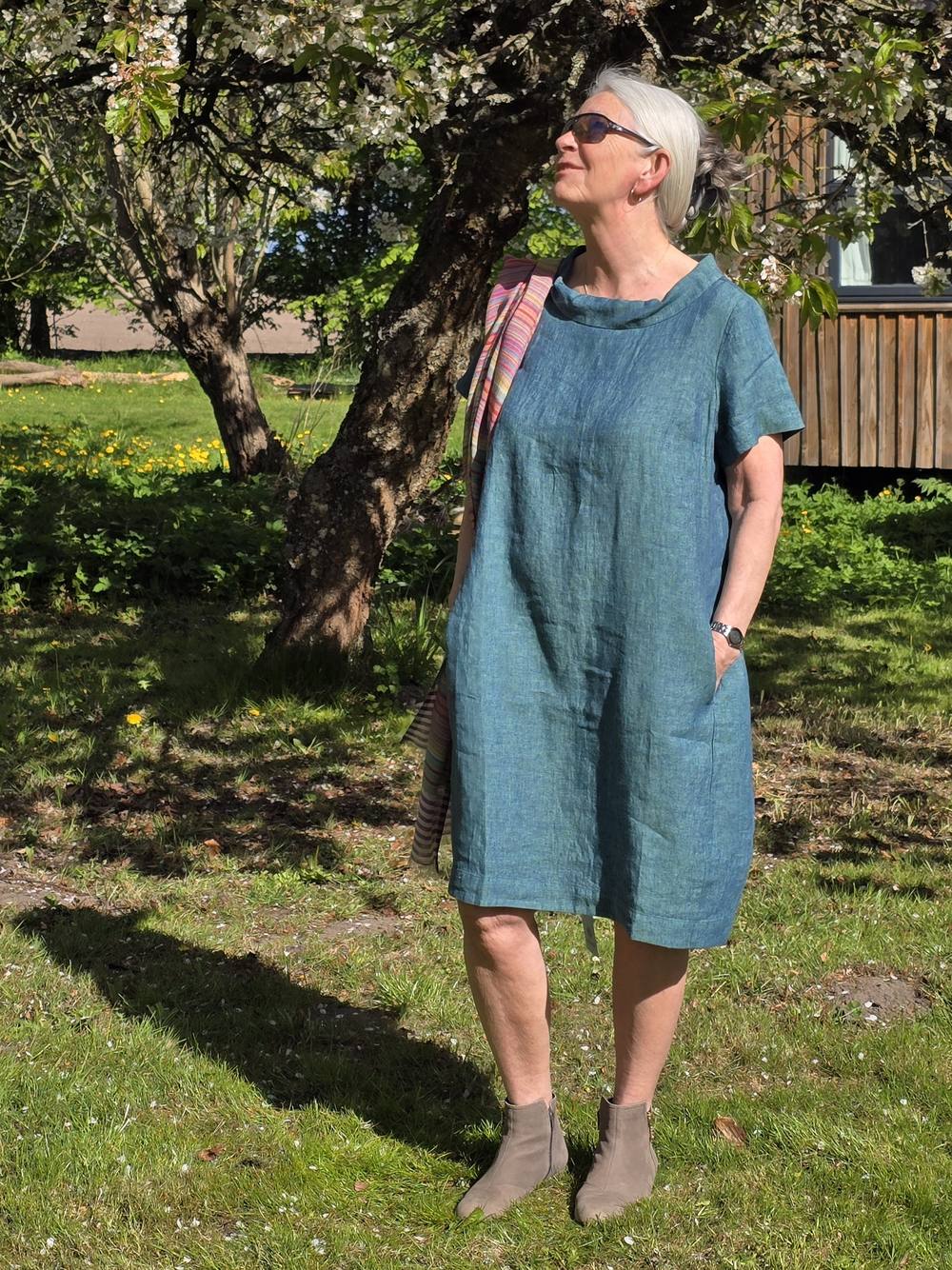 Kjole med retro krave, model "Tamar"