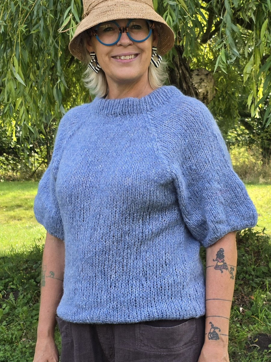 Håndstrikket T-shirt, lys blå