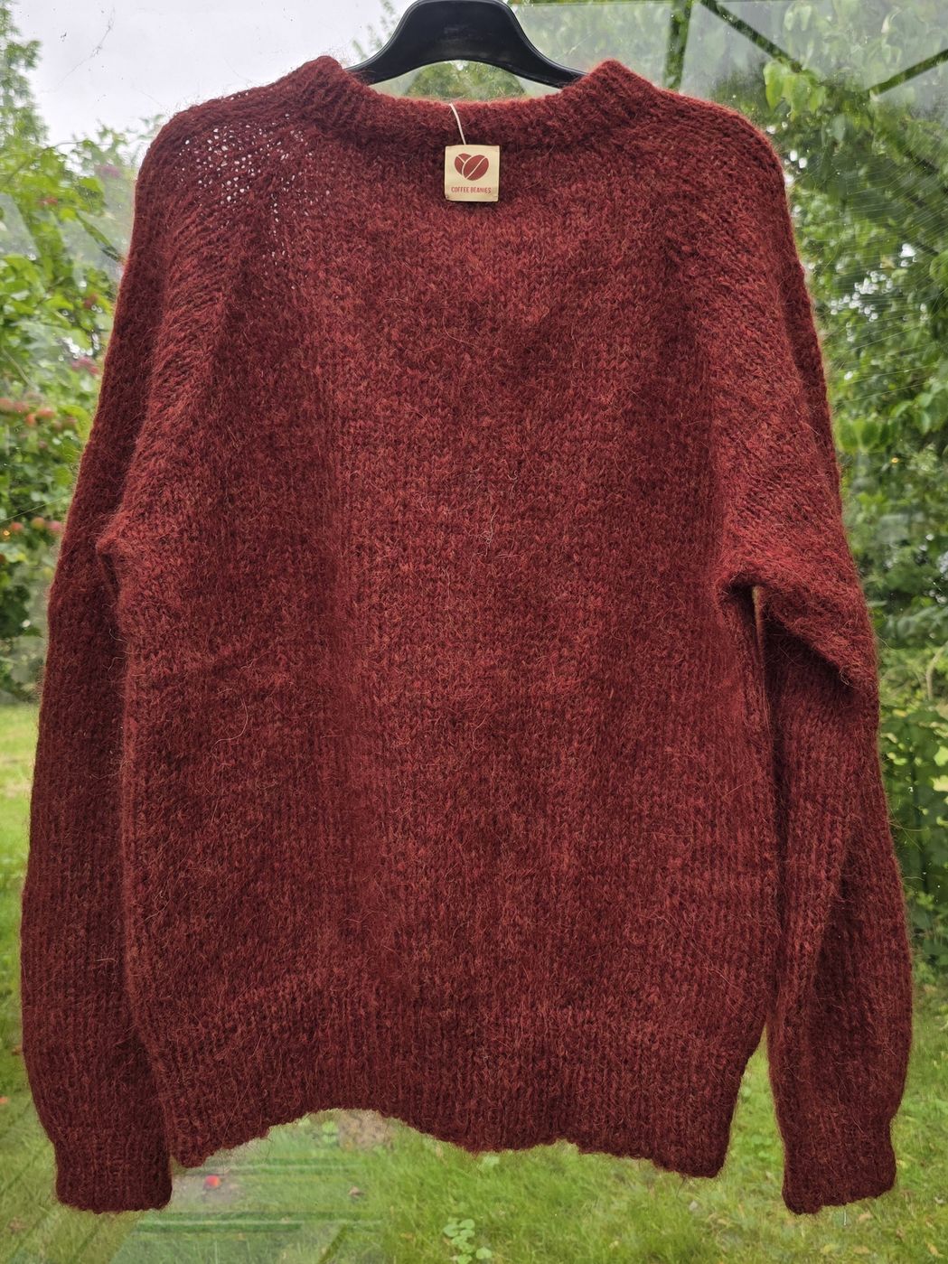 Håndstrikket sweater, vinterrød