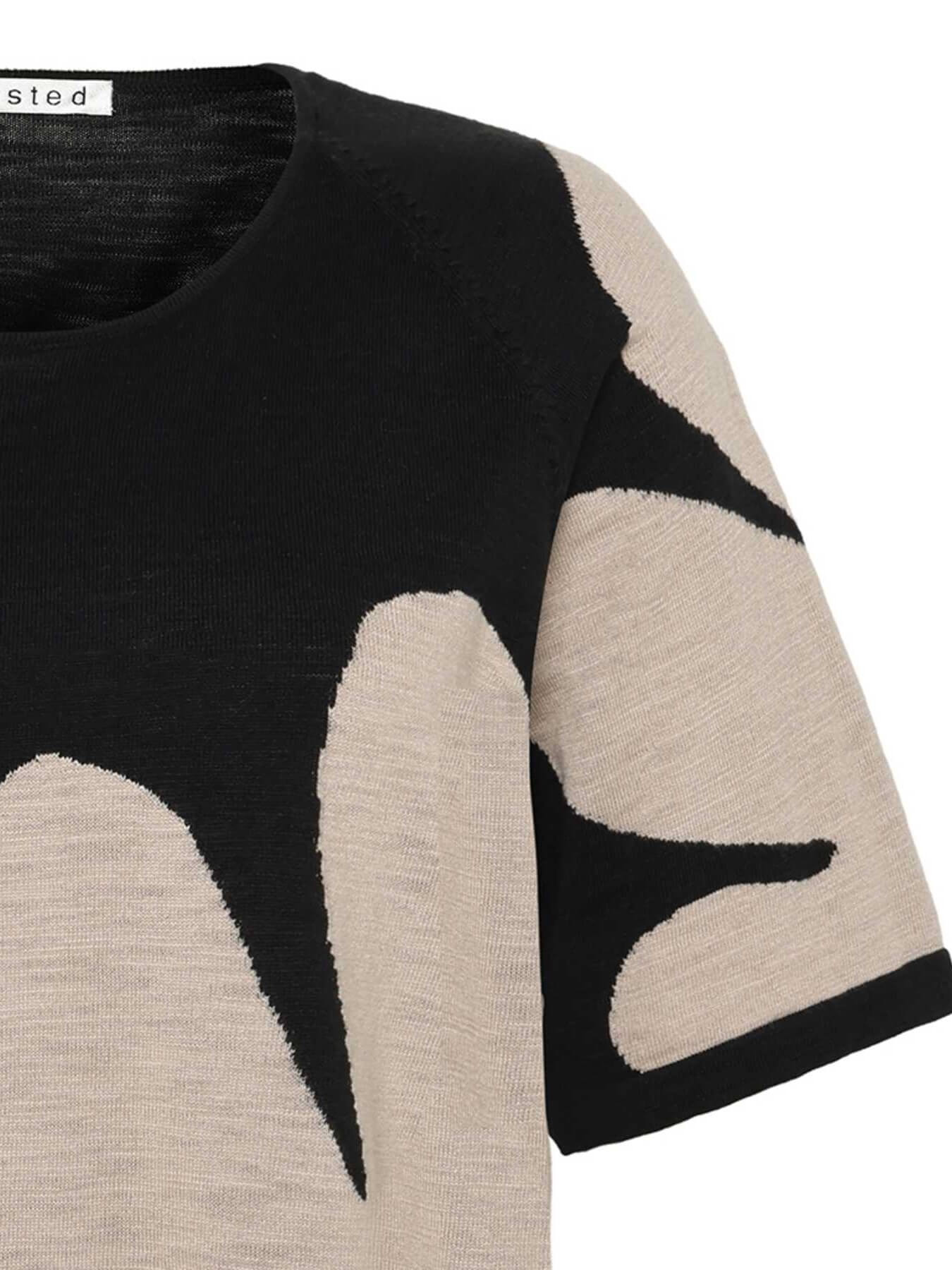 Sort/beige strikbluse med mega blomster