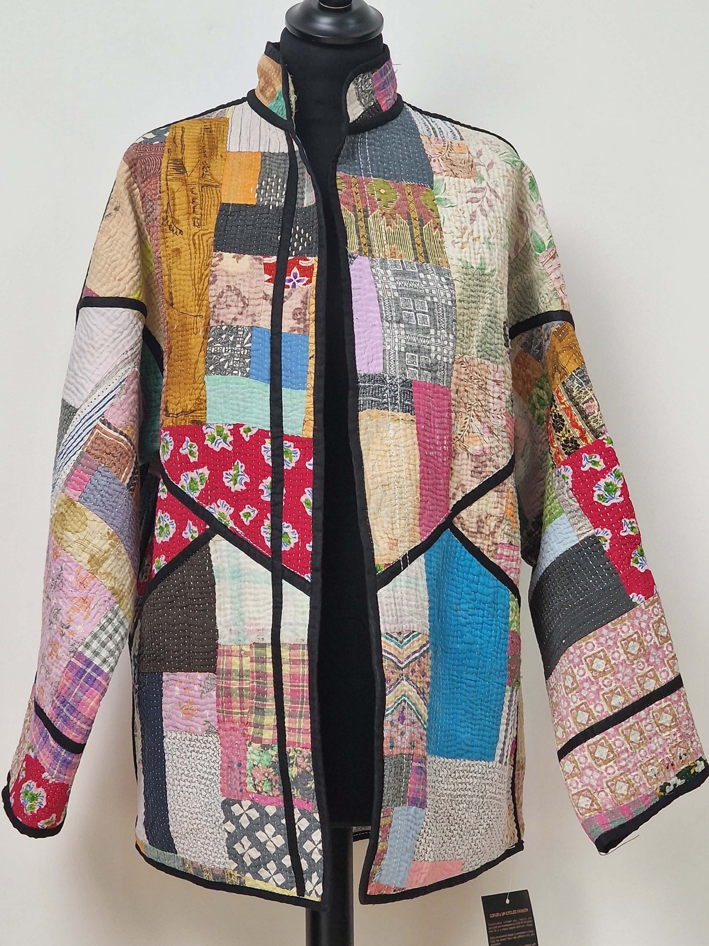 Eksklusiv Kanthajakke med broderi, patchwork