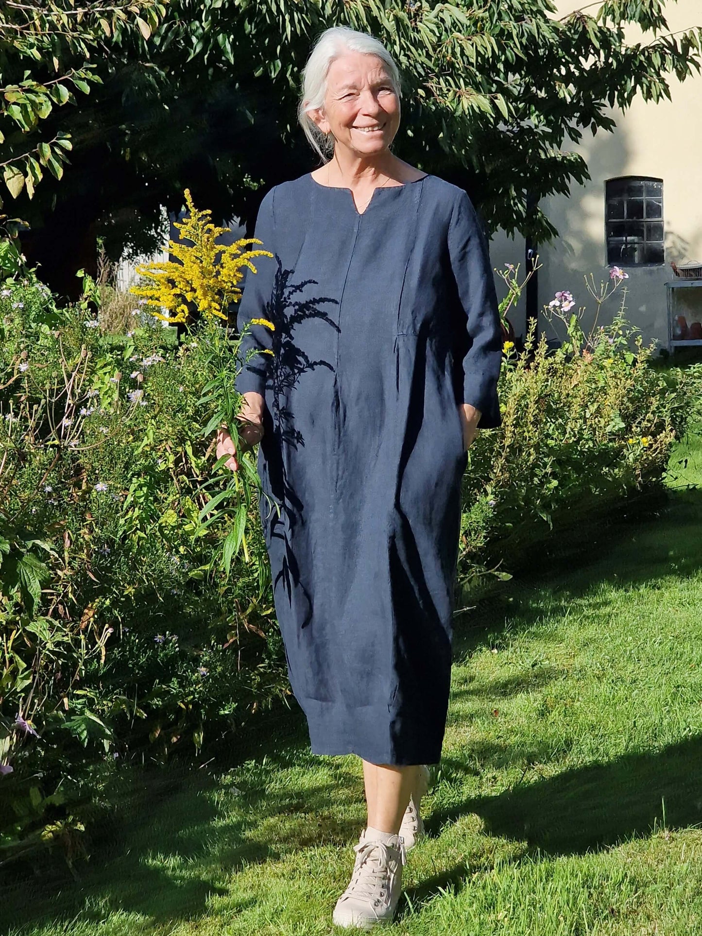 Midnight Blue, lang ballonkjole med læg