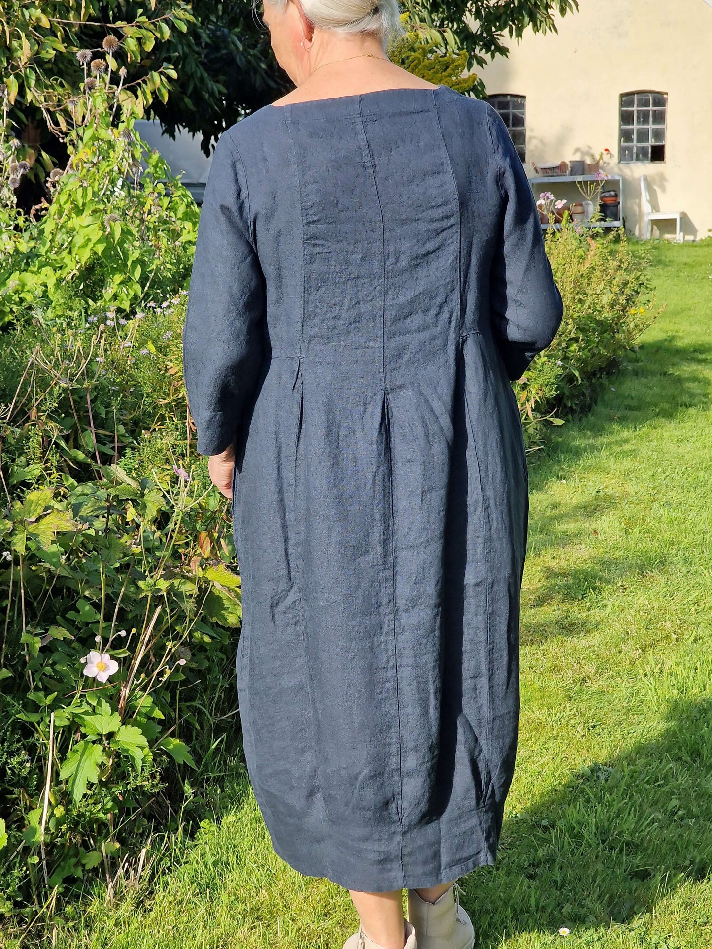 Midnight Blue, lang ballonkjole med læg