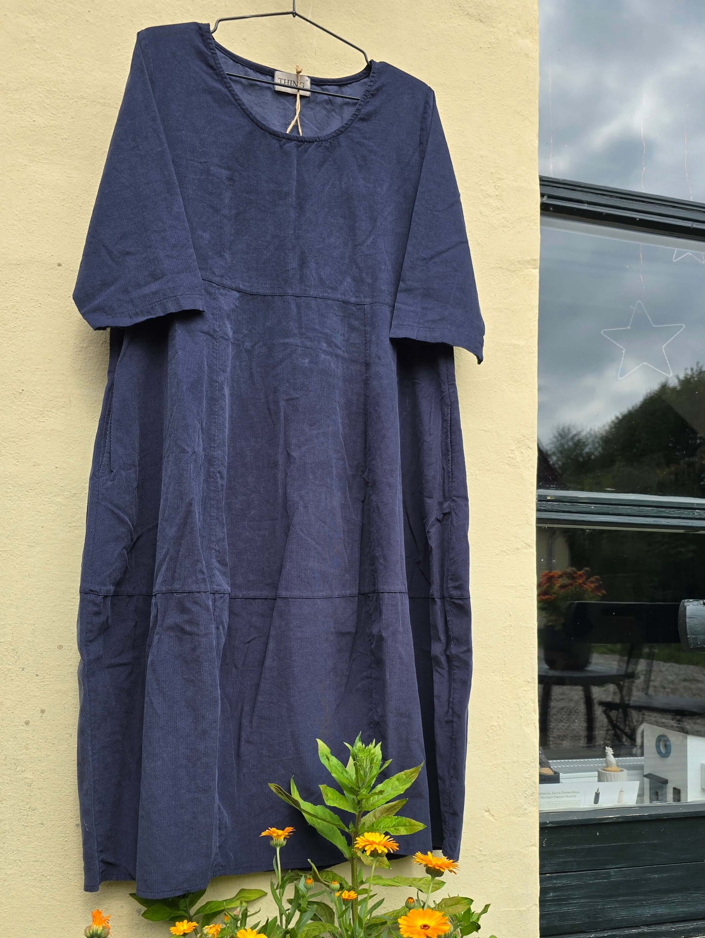Denimblå kjole i ballonfacon