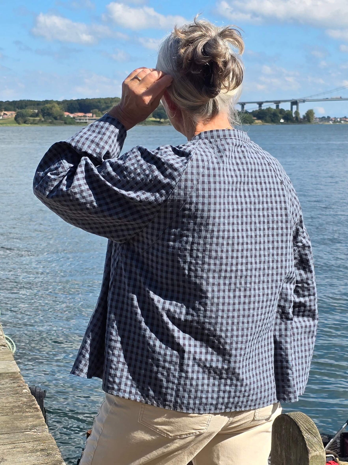 Kort, ternet retro bluse