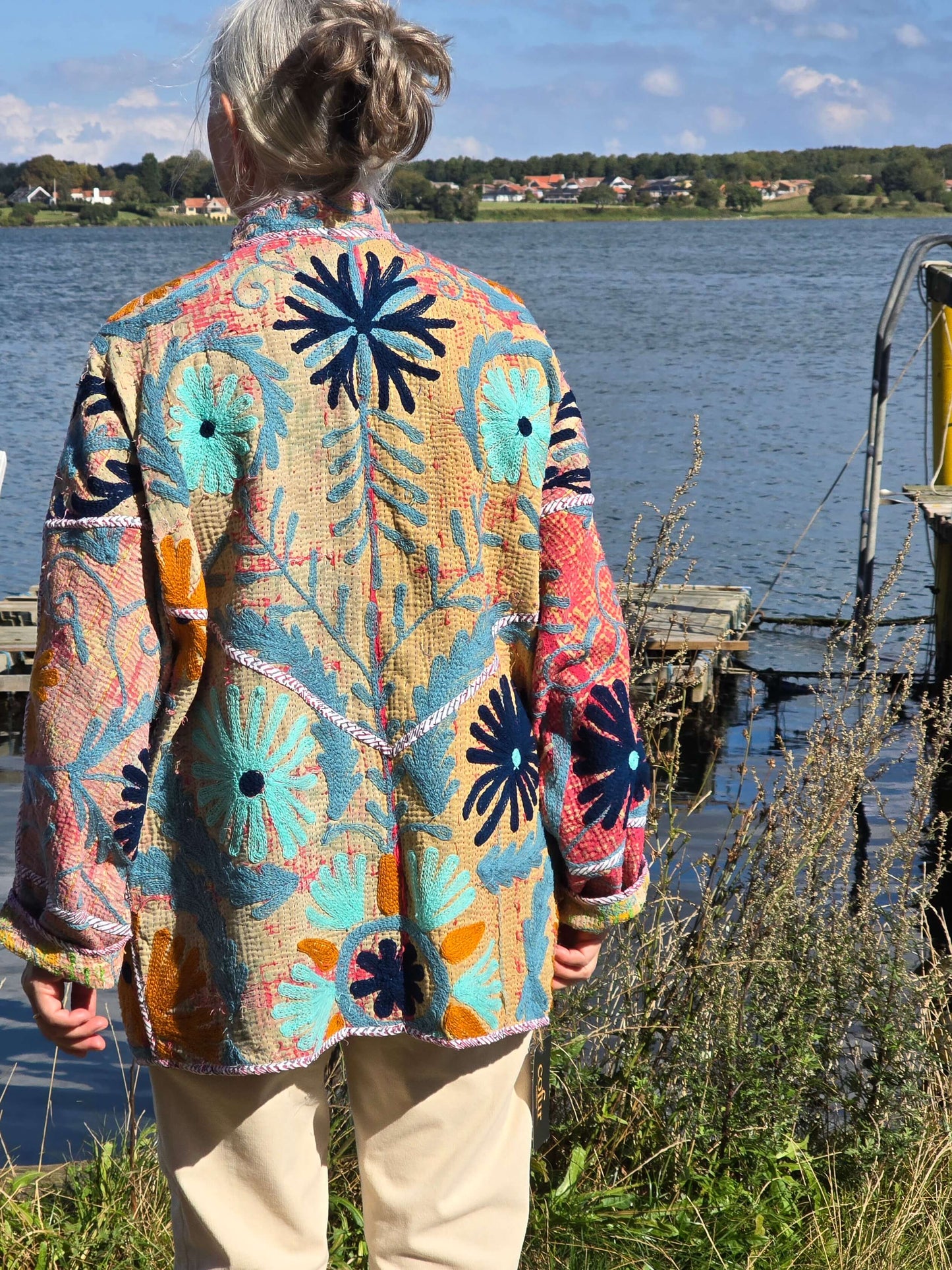 Eksklusiv Kanthajakke med broderi (02)