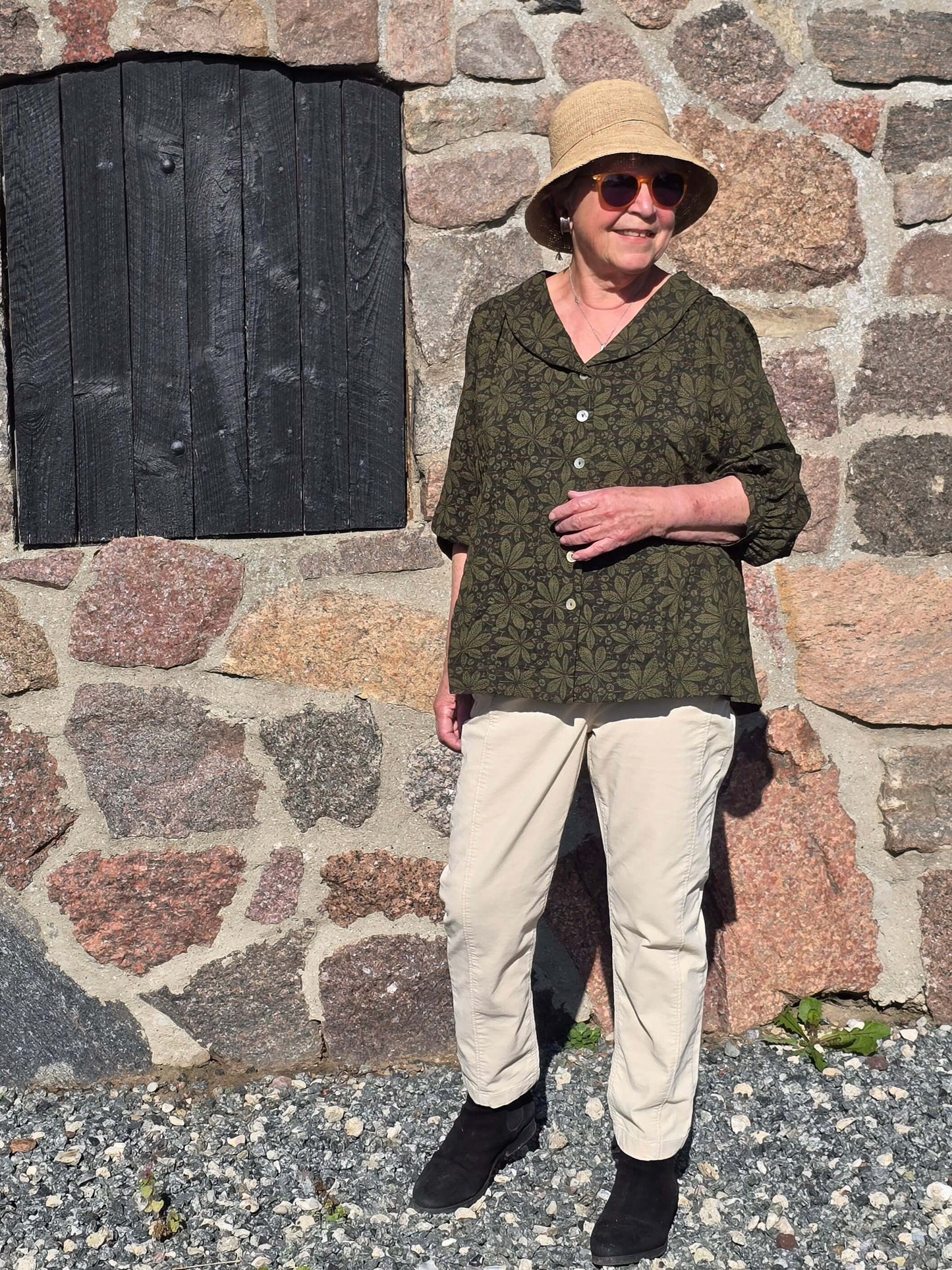 Bluse med grønt kastanjeprint