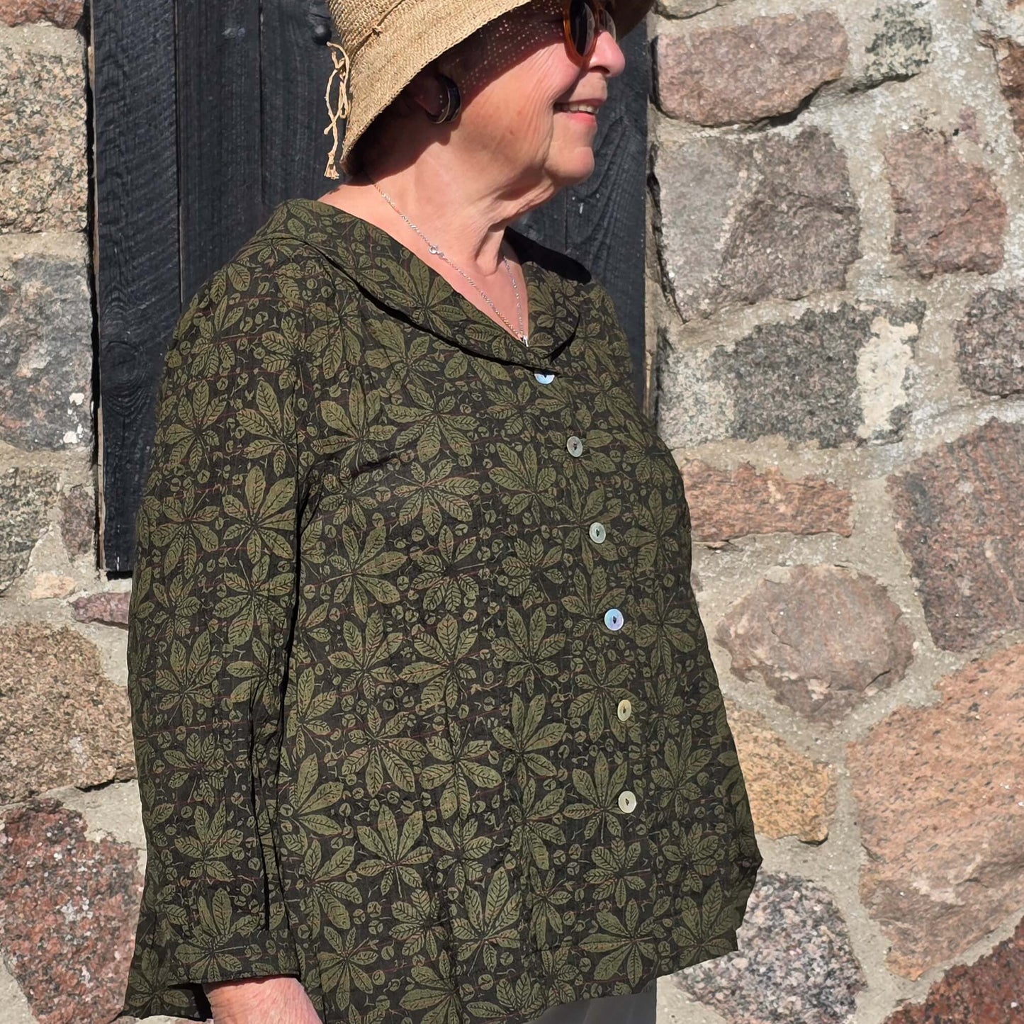 Bluse med grønt kastanjeprint