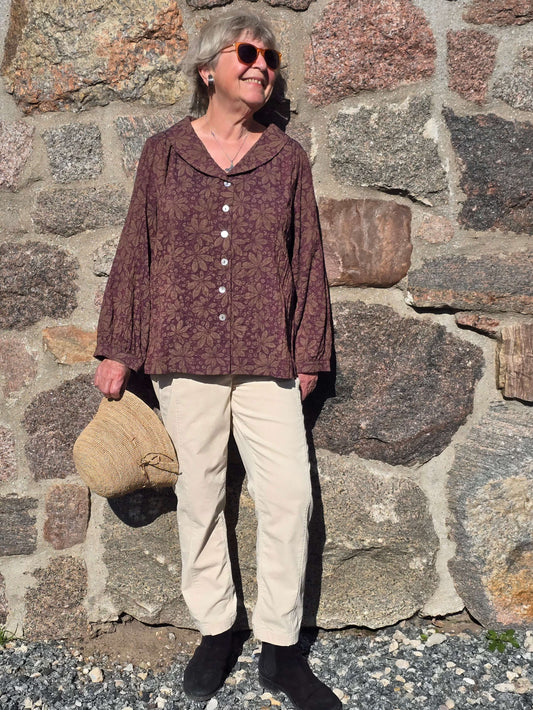 Bluse med violet kastanjeprint