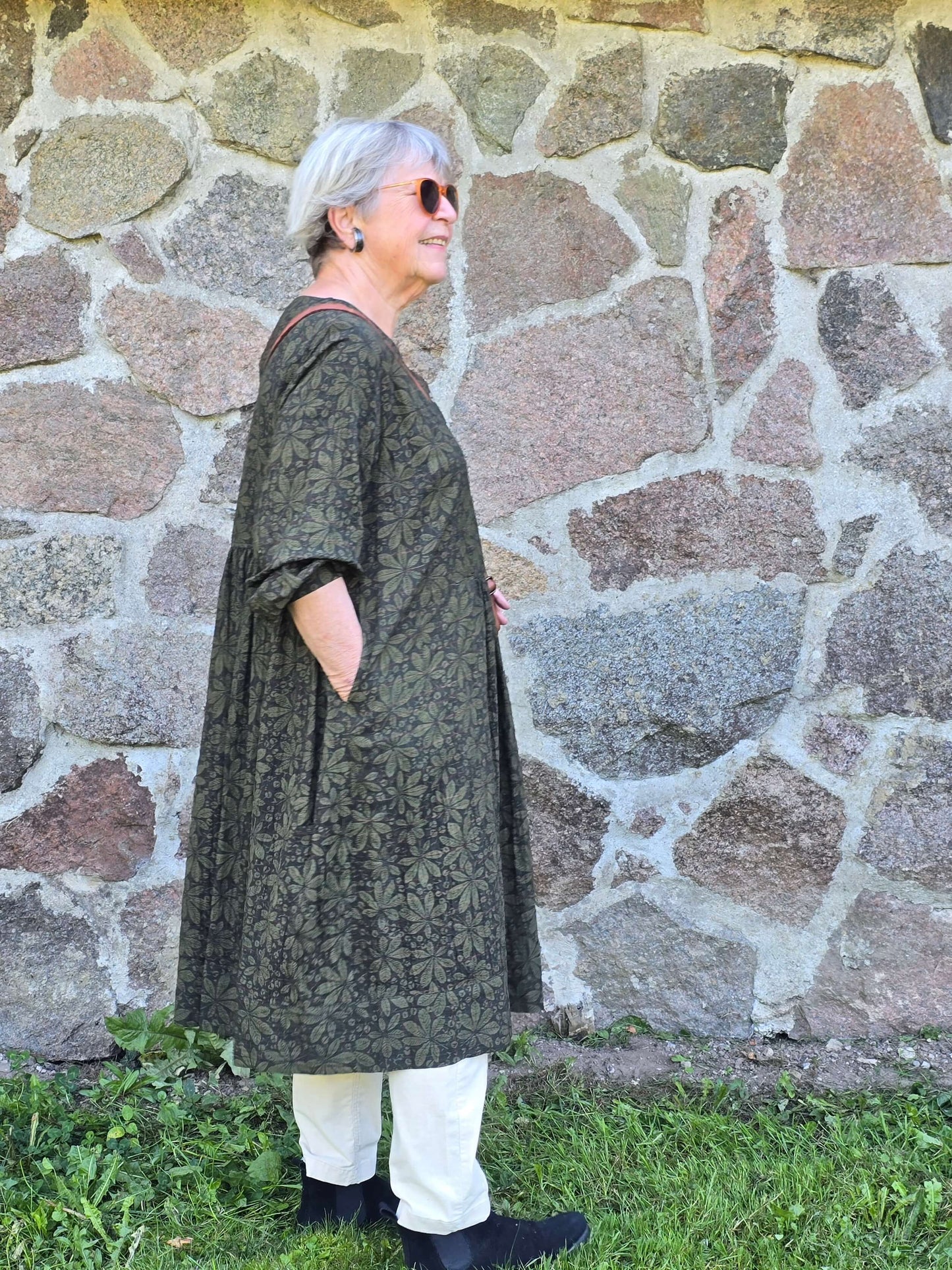 Tunikakjole med grønt kastanje print