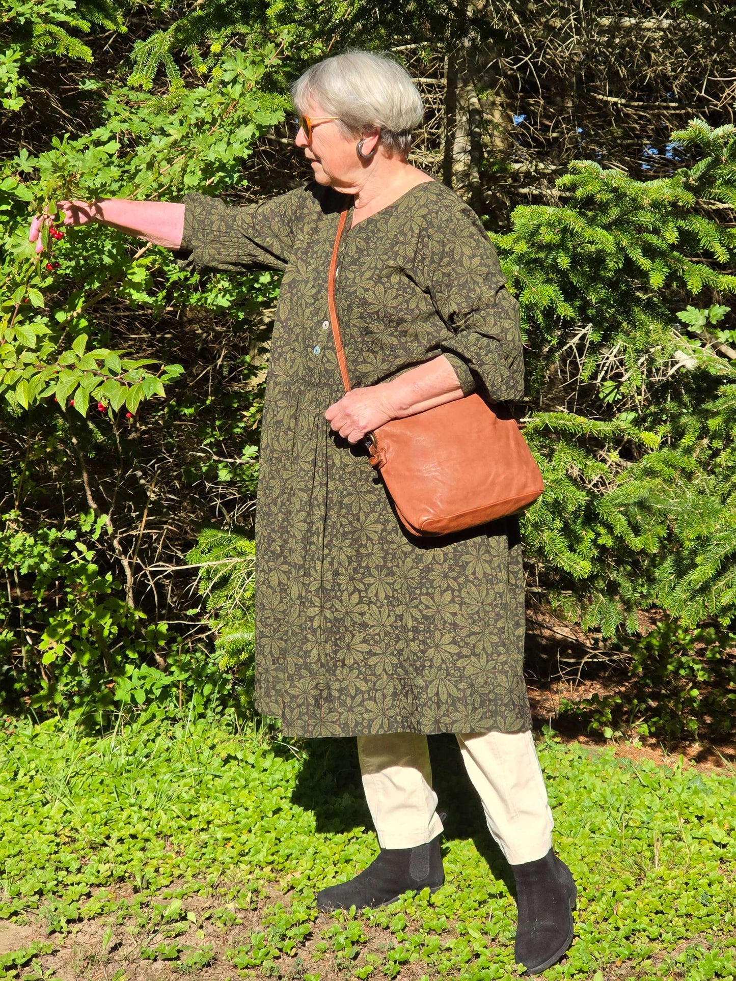 Tunikakjole med grønt kastanje print