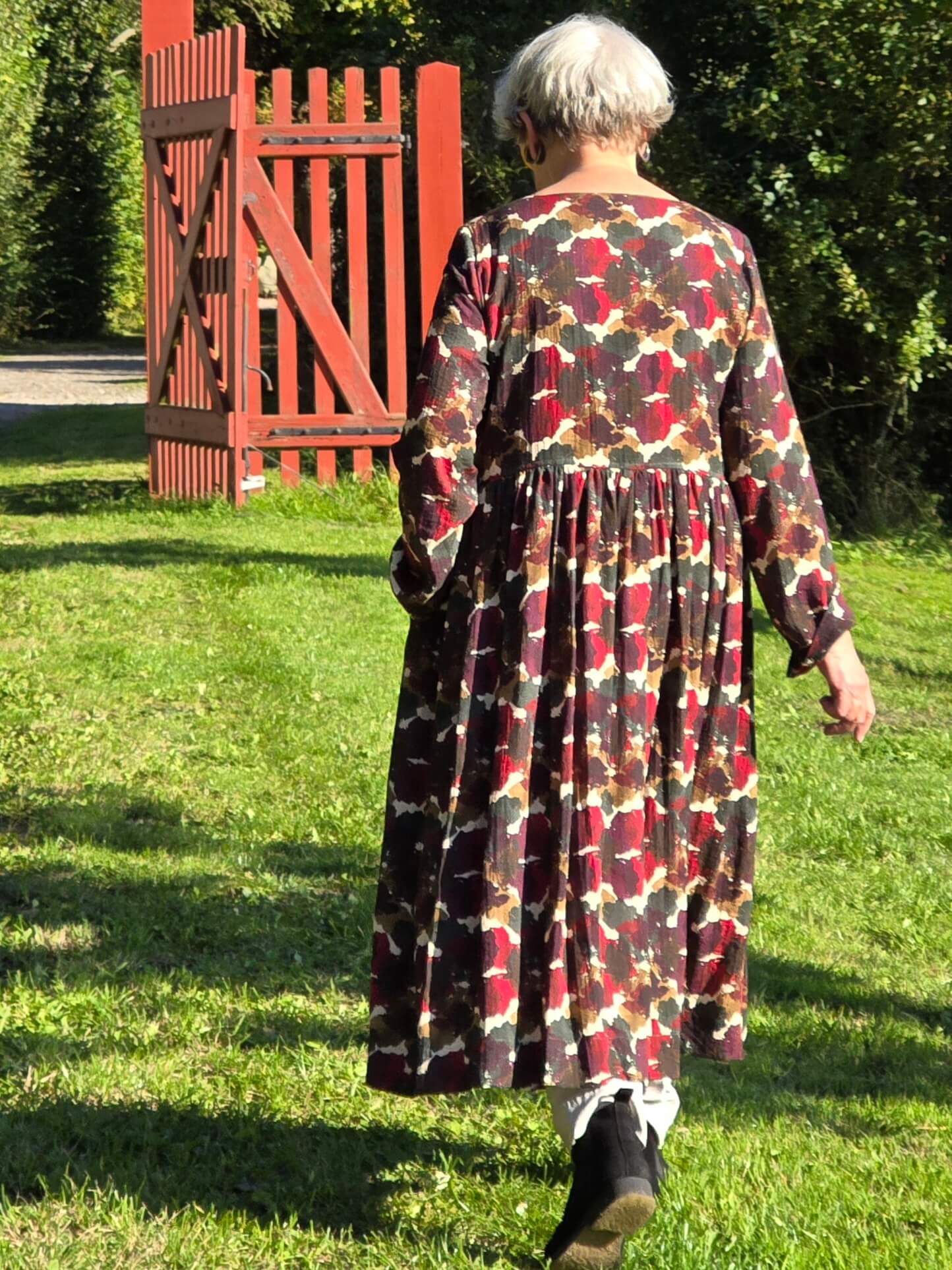 Kjole i flot multifarvet print