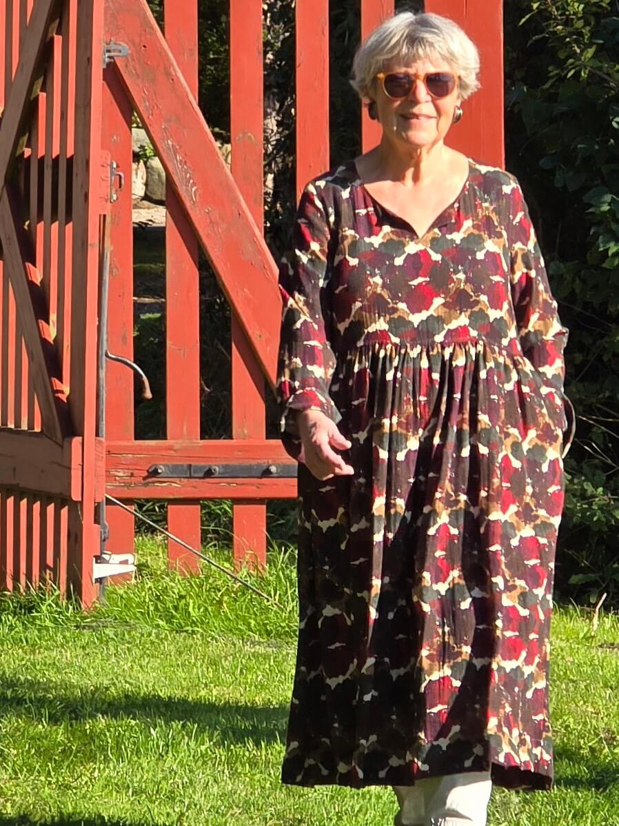 Kjole i flot multifarvet print