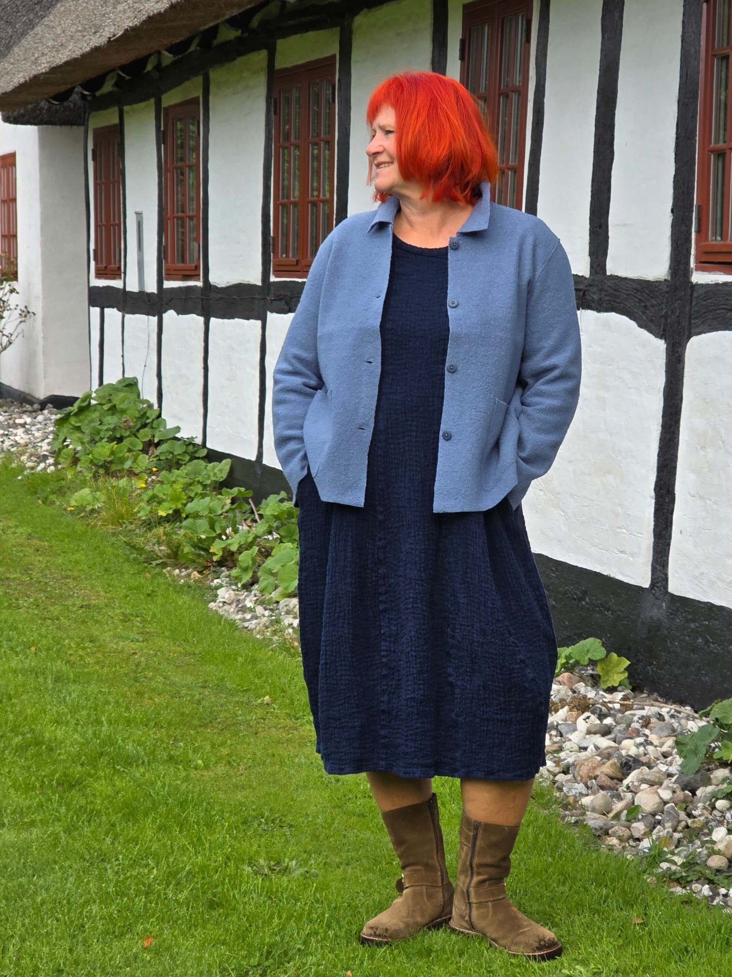 Midnatsblå kjole i blød hør