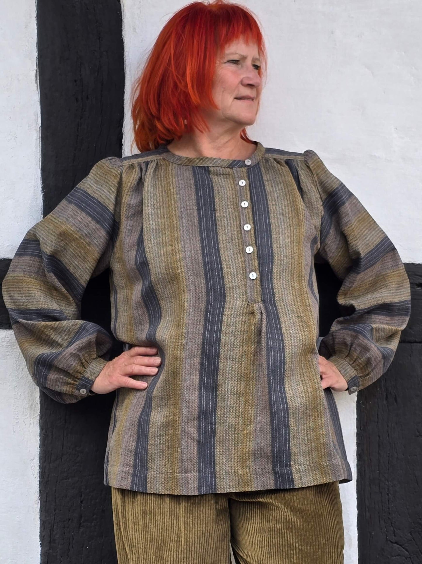 Stribet tunikabluse i hør/bomuld