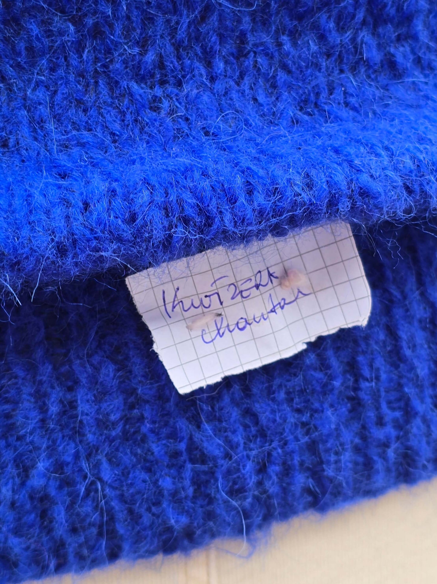 Håndstrikket sweater, koboltblå