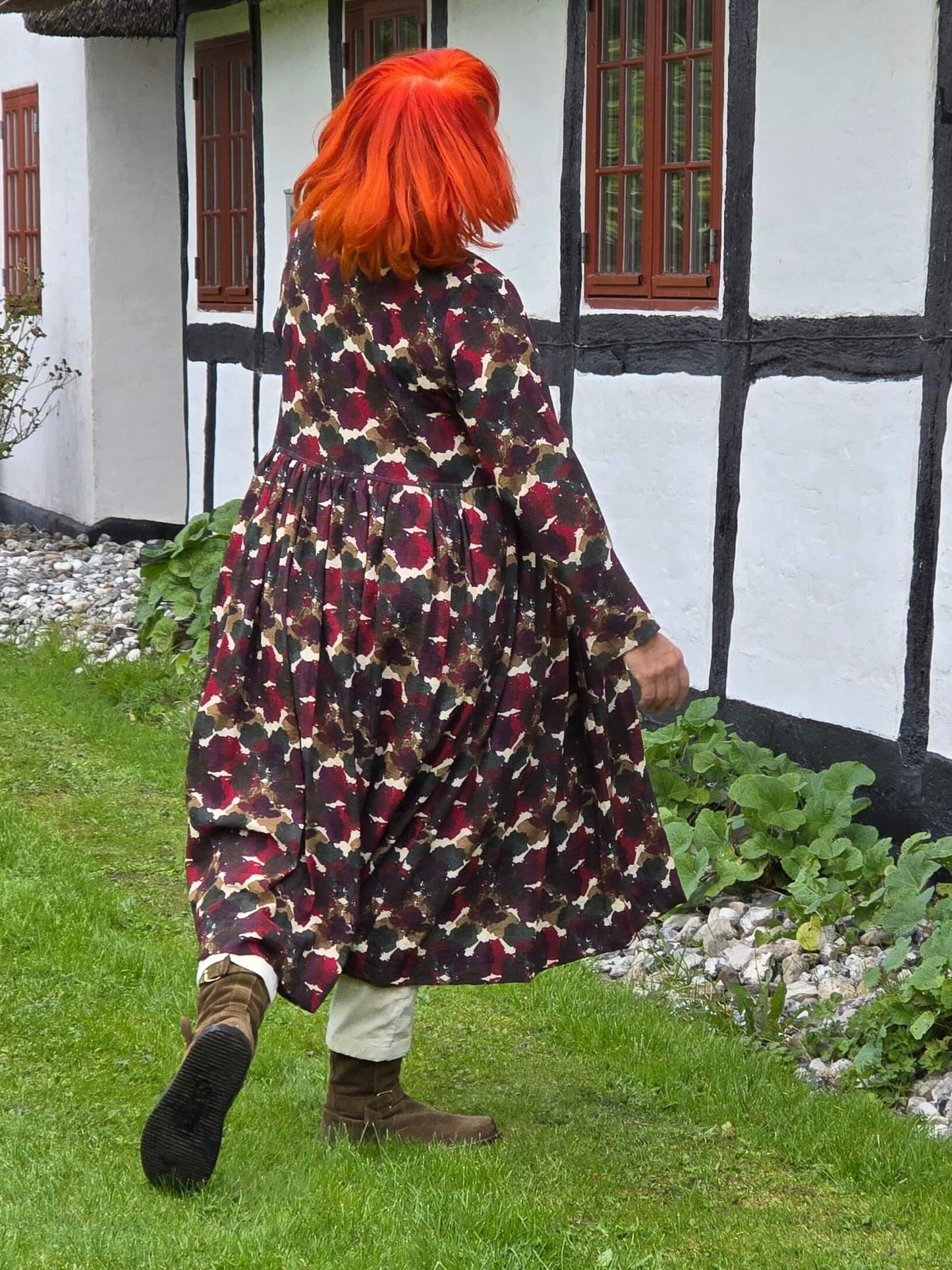 Kjole i flot multifarvet print