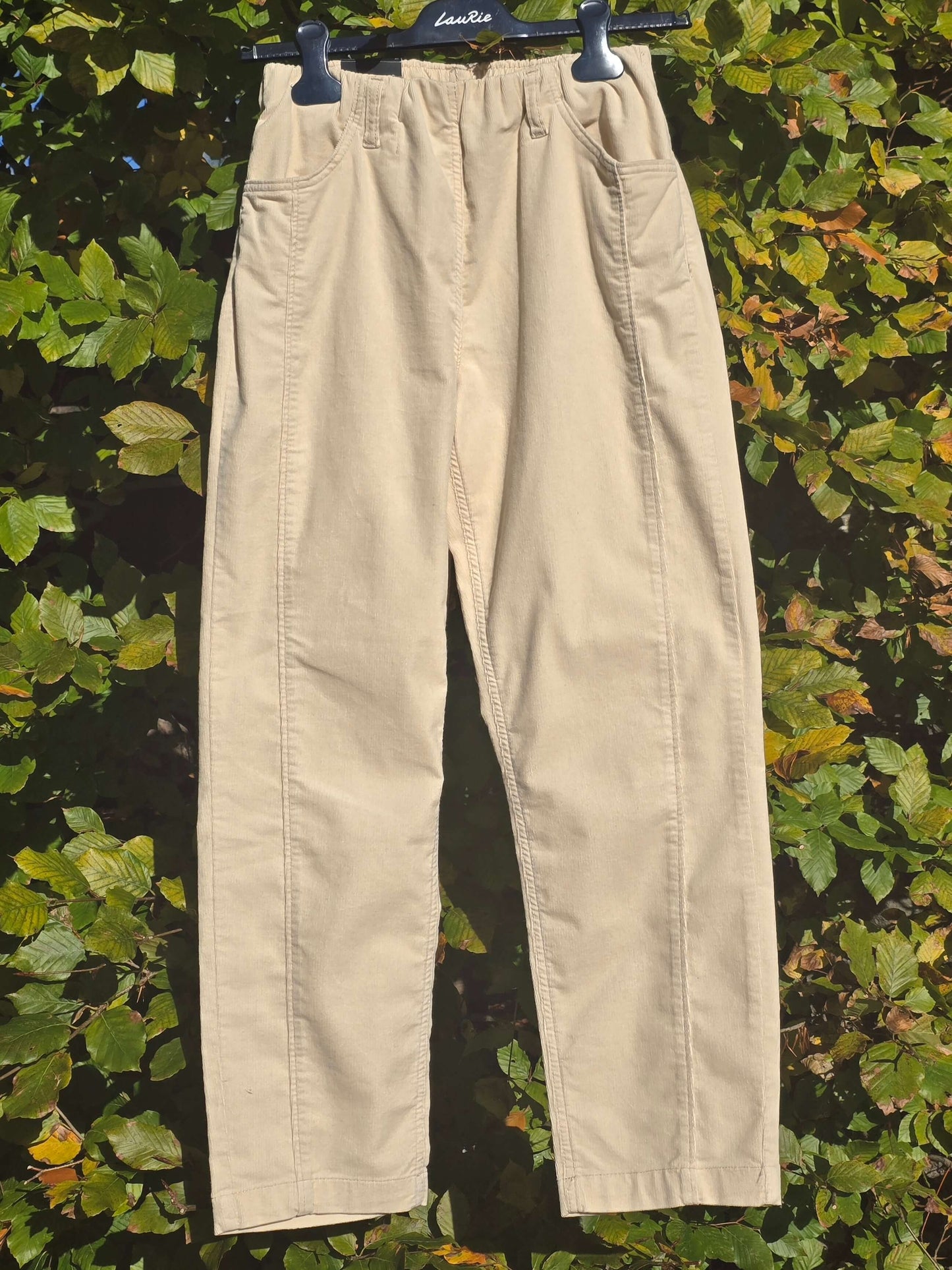 Model Piper i lys babyfløjl