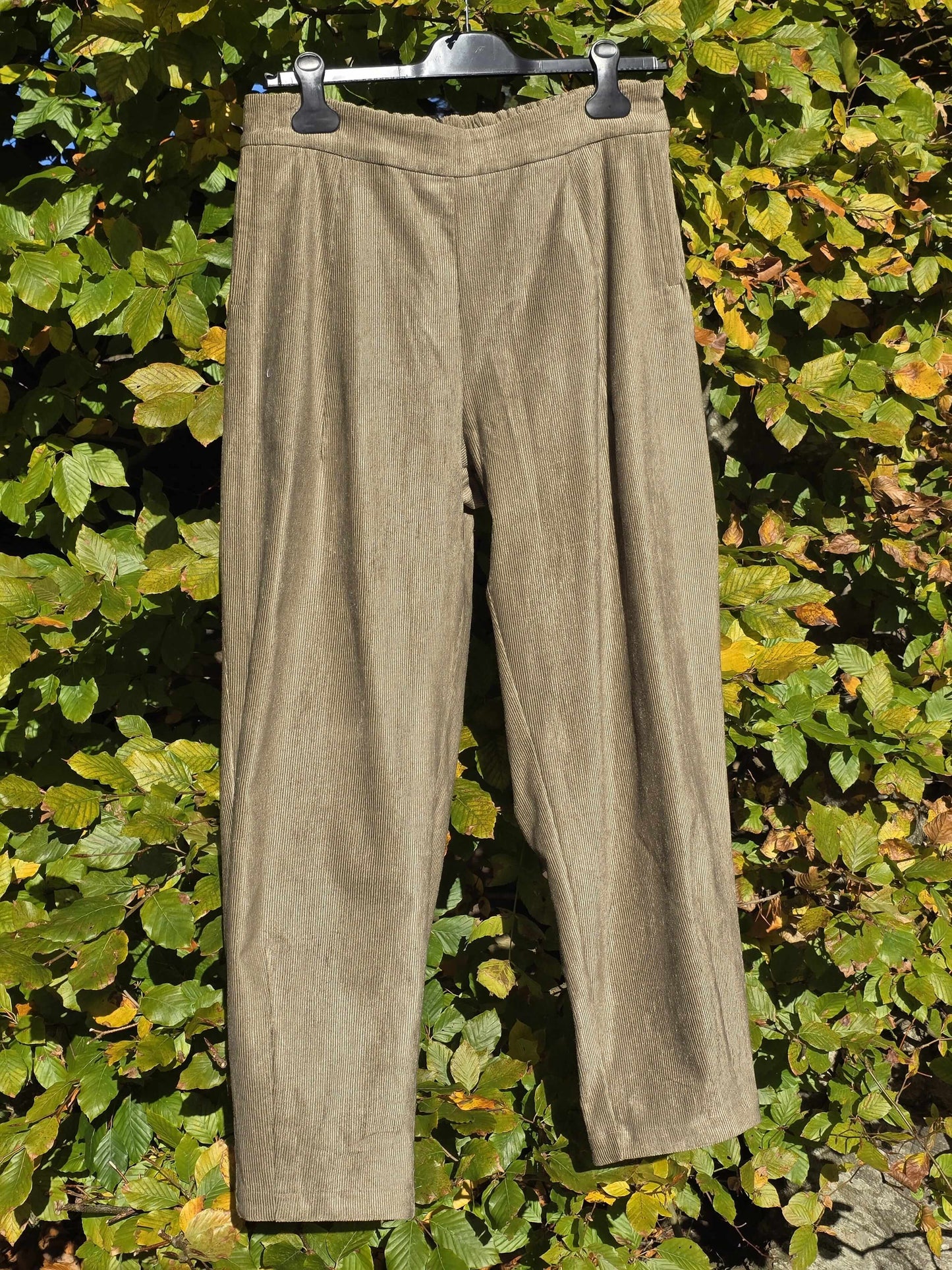 Fløjlsbukser med super pasform og i 2 farver