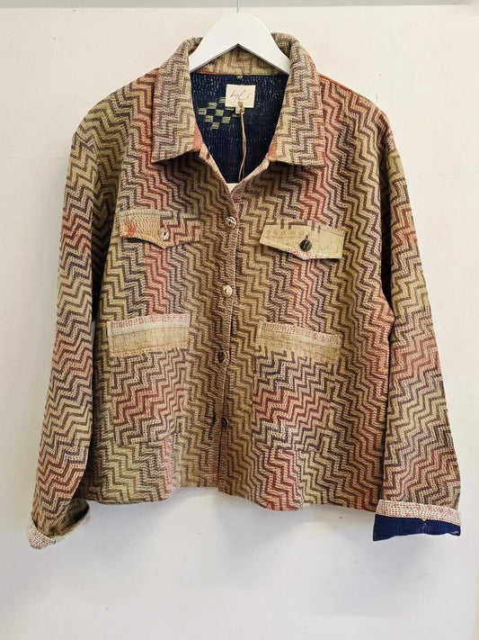 Creme/rød jakke, upcyclet af vintage tæpper