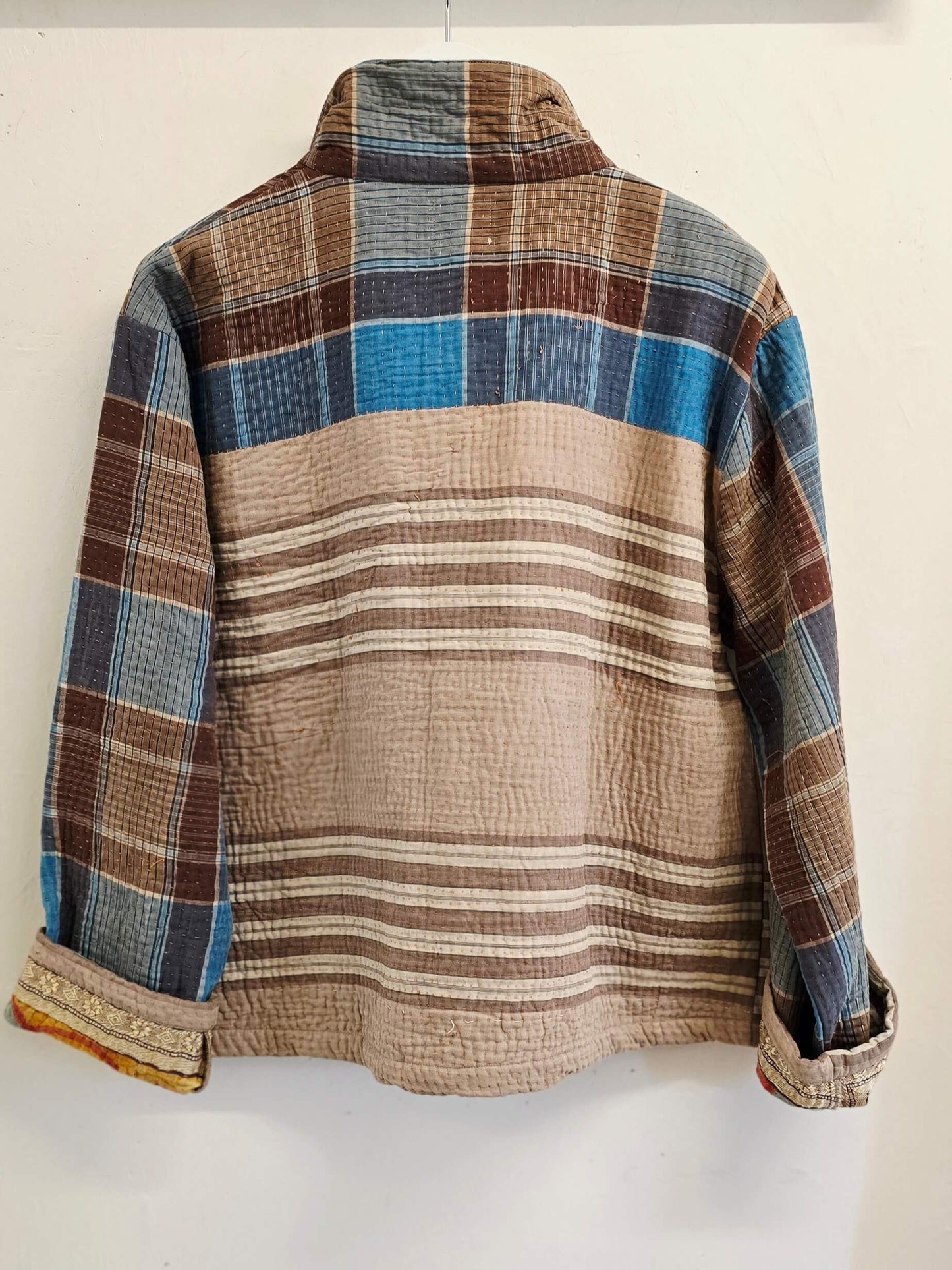 Blå/beige jakke, upcyclet af vintage tæpper