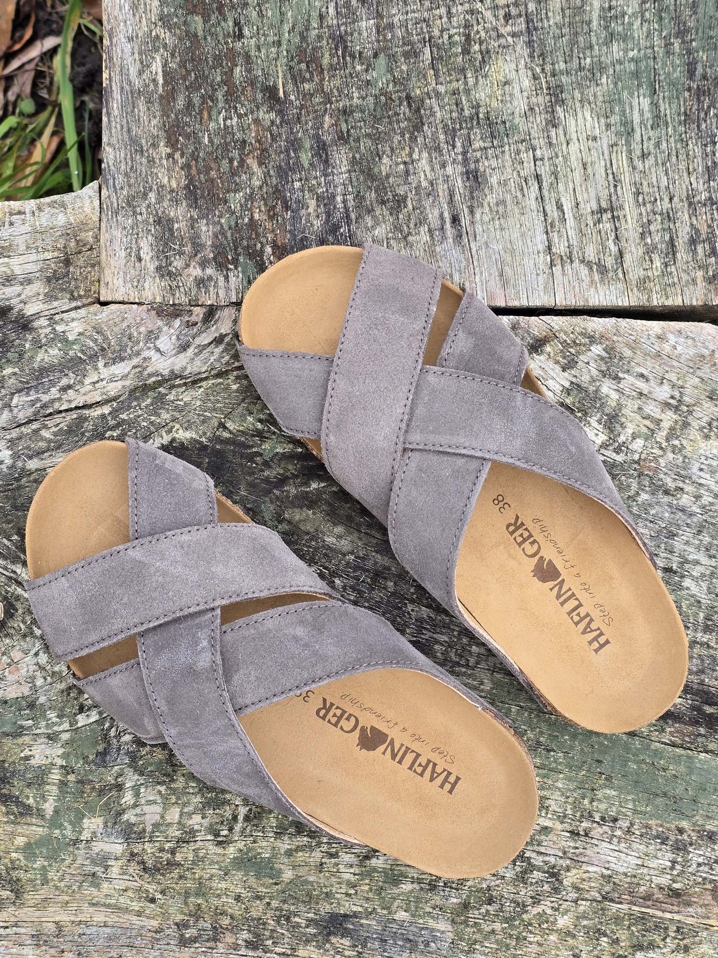 Sandal model Bio Como, fås i tre farver.