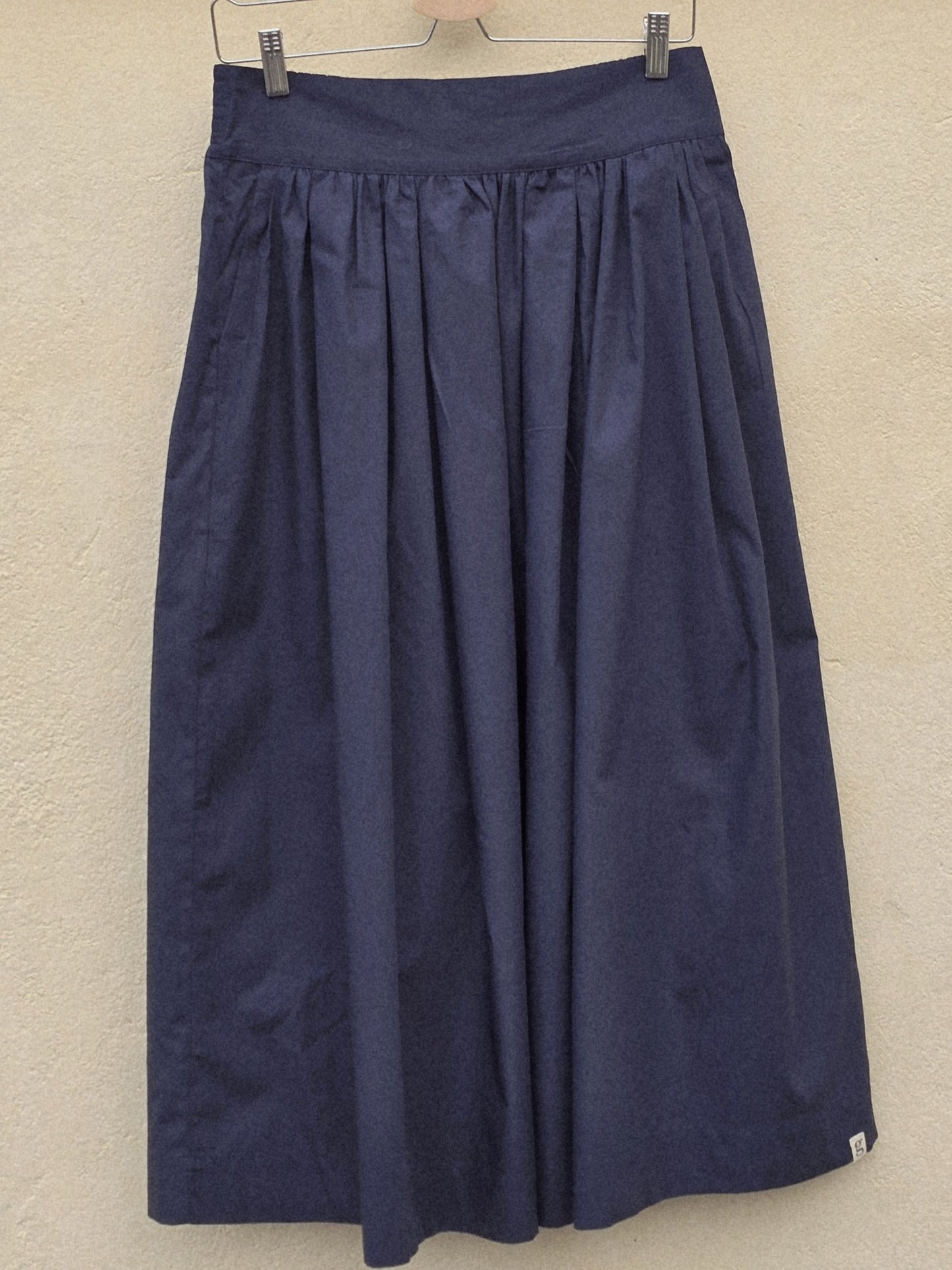 Lang, navy nederdel model "Mette"