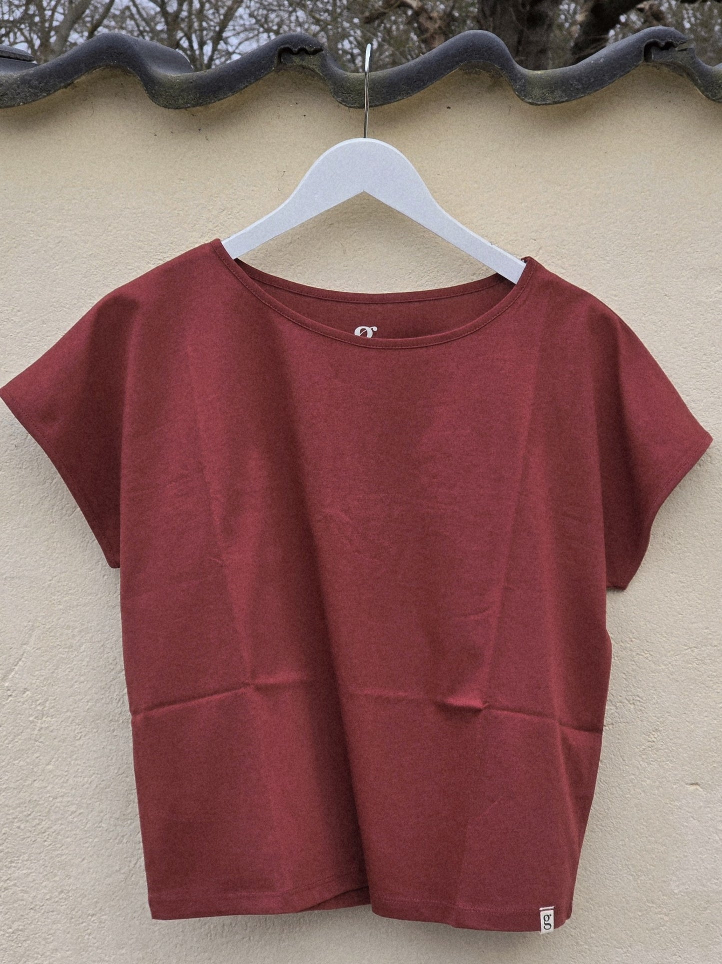 T-shirt model "Karen Tee"