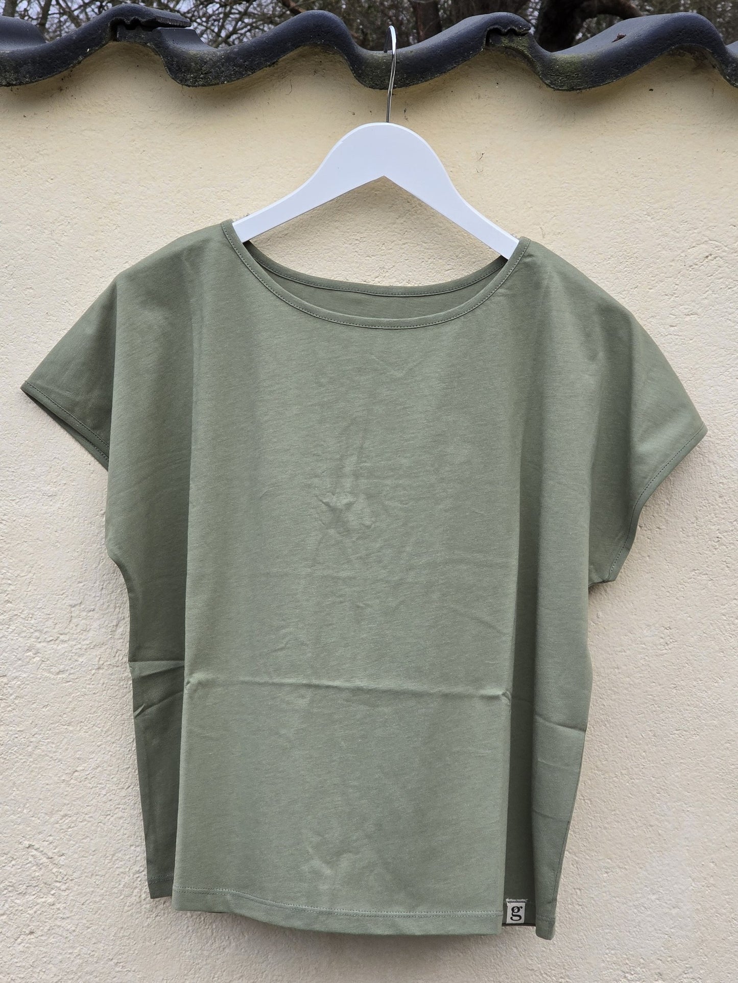 T-shirt model "Karen Tee"