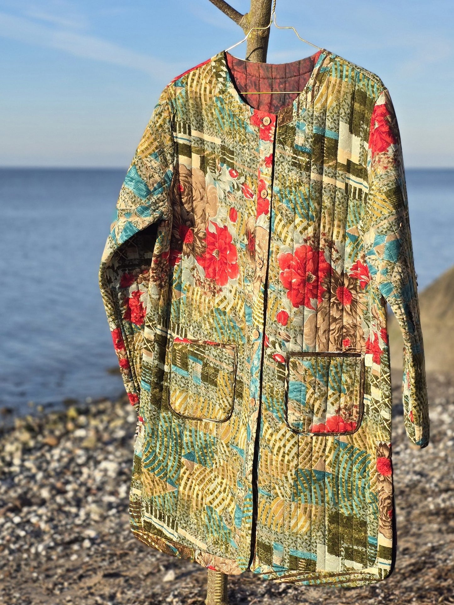 Quiltet silkejakke str. S/M Blomstret