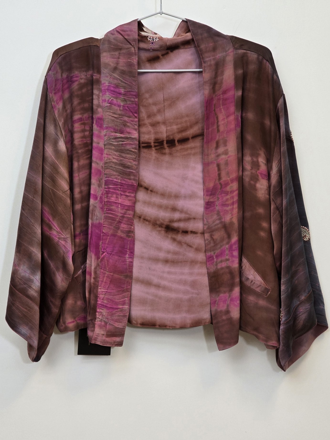 Vendejakke med rød/lilla batik