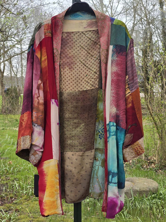 Vendbar kimono i pachwork. Multifarvet