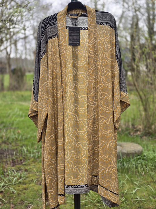 Kimono, gylden med sorte borter
