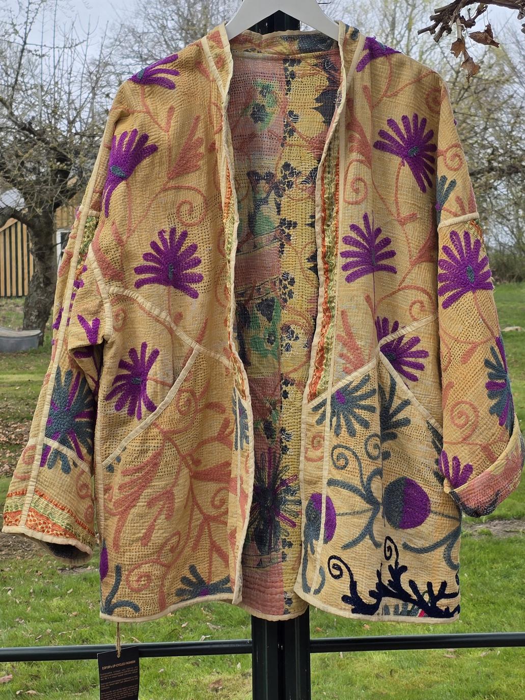 Eksklusiv Kanthajakke med broderi, gul