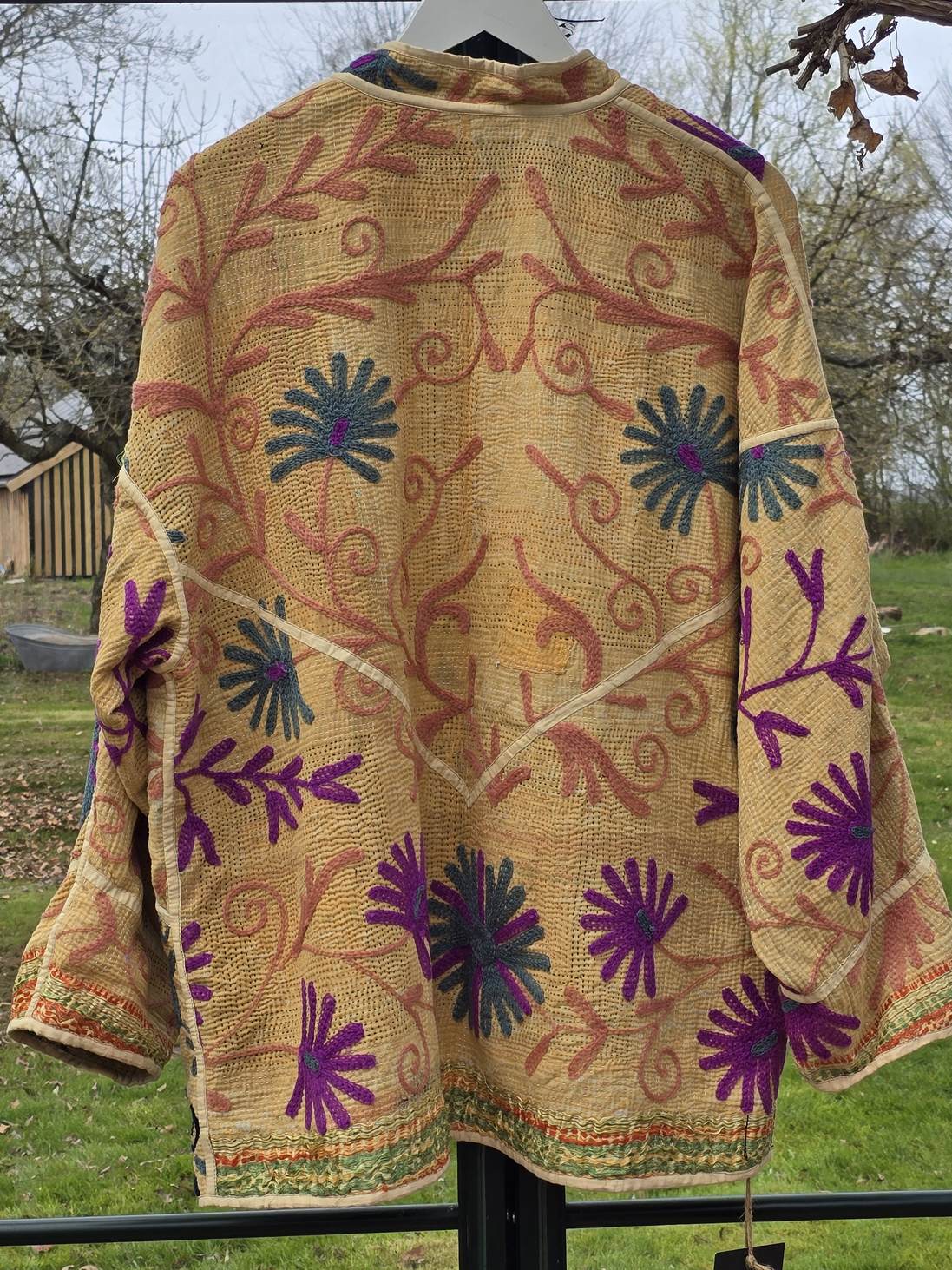 Eksklusiv Kanthajakke med broderi, gul