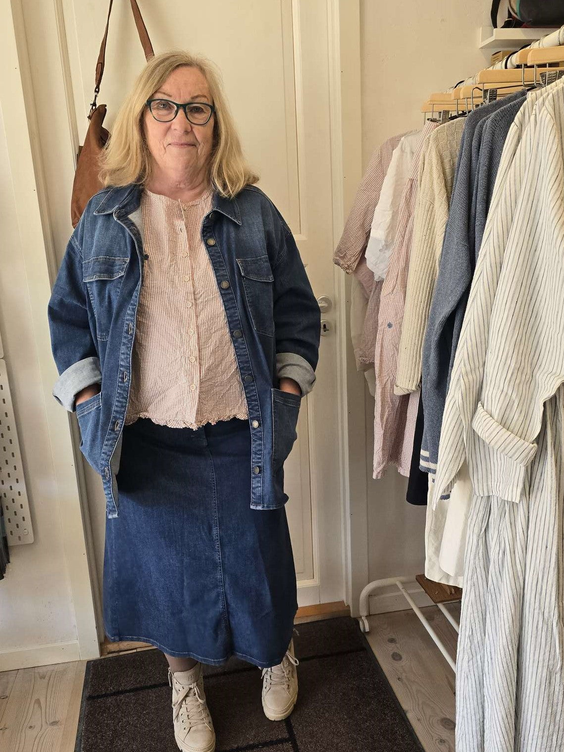 Lang, klassisk denimnederdel