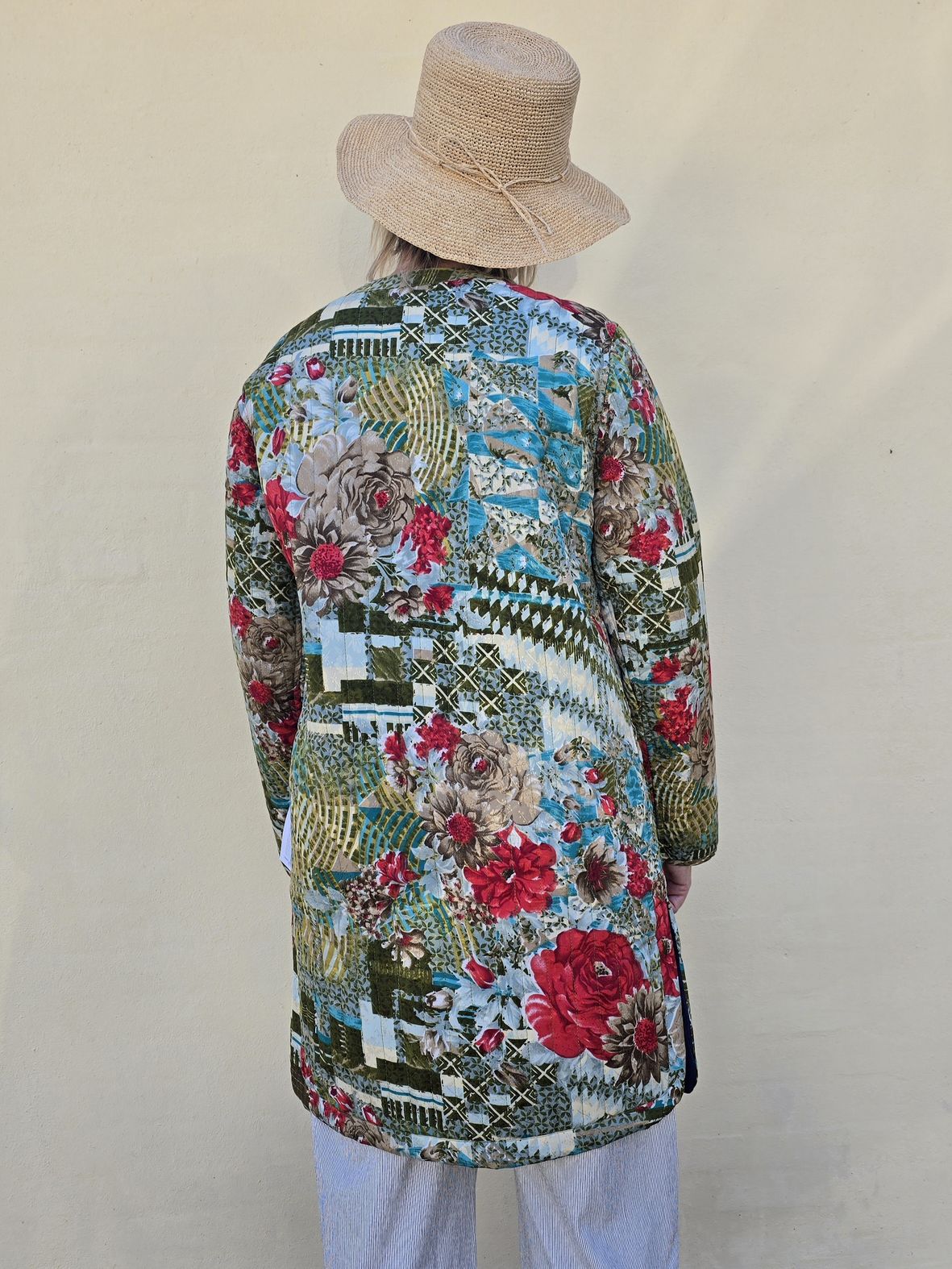 Quiltet silkejakke str. S/M Blomstret