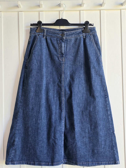 Lang, klassisk denimnederdel